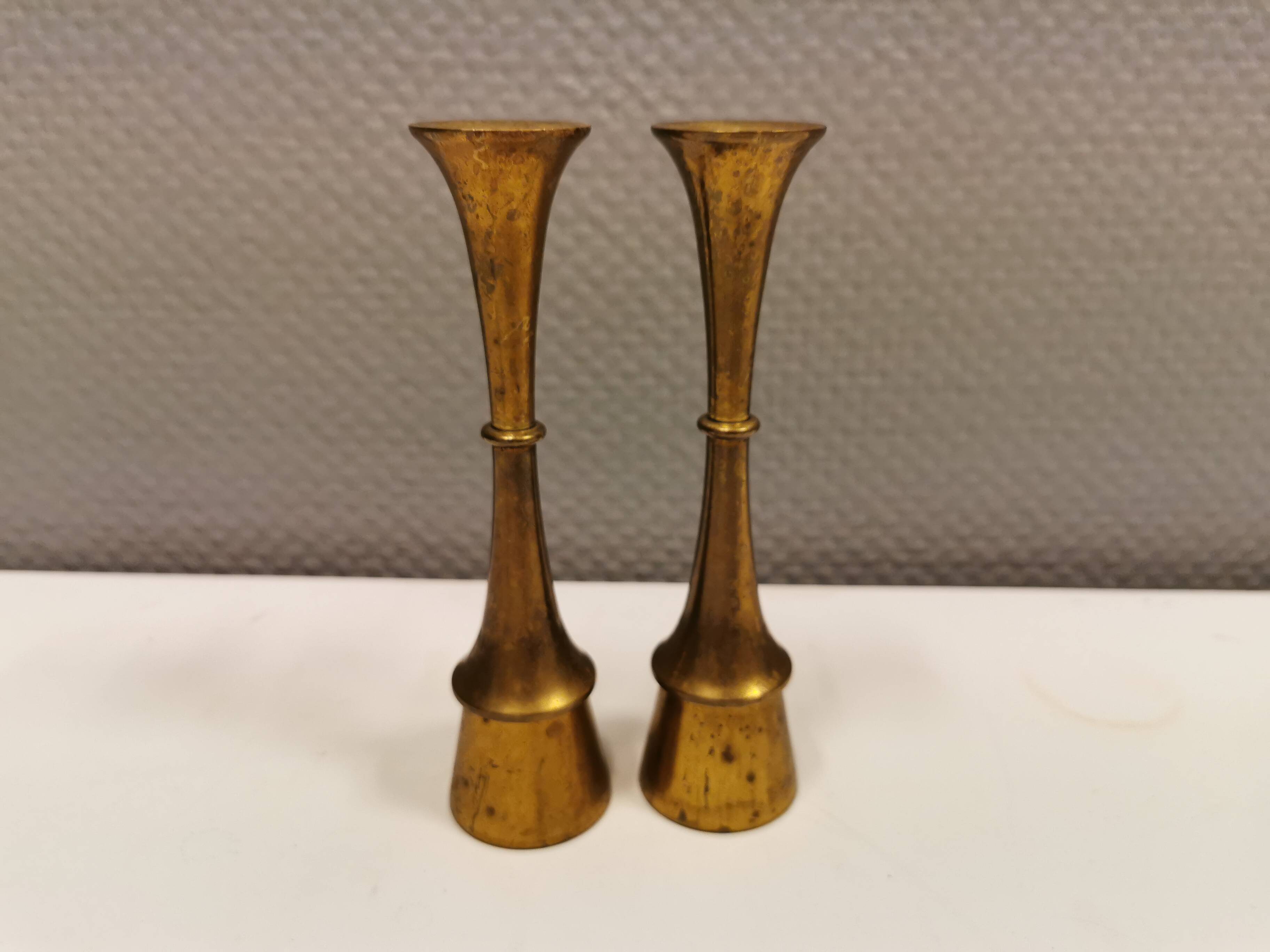 A set of beautiful candlesticks in solid brass.