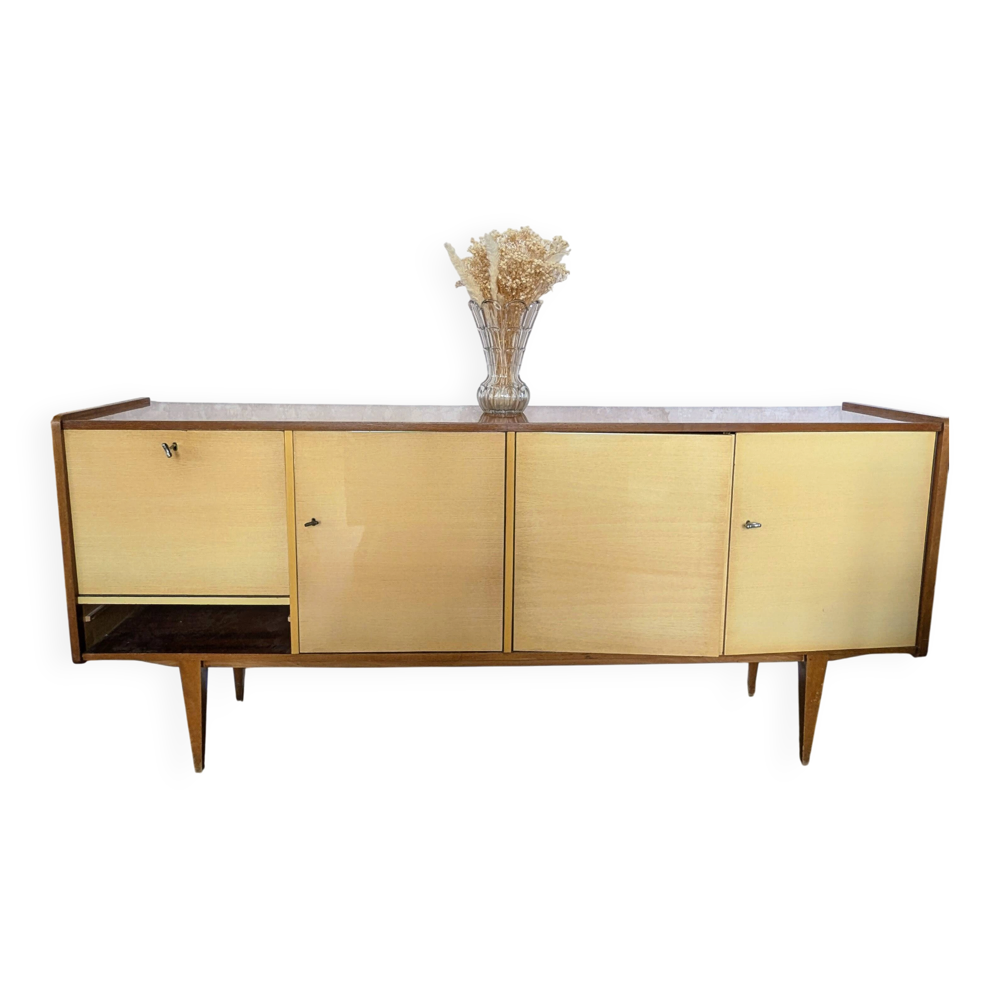 Vintage sideboard from the 50s/60s with tapered legs in a Scandinavian style.