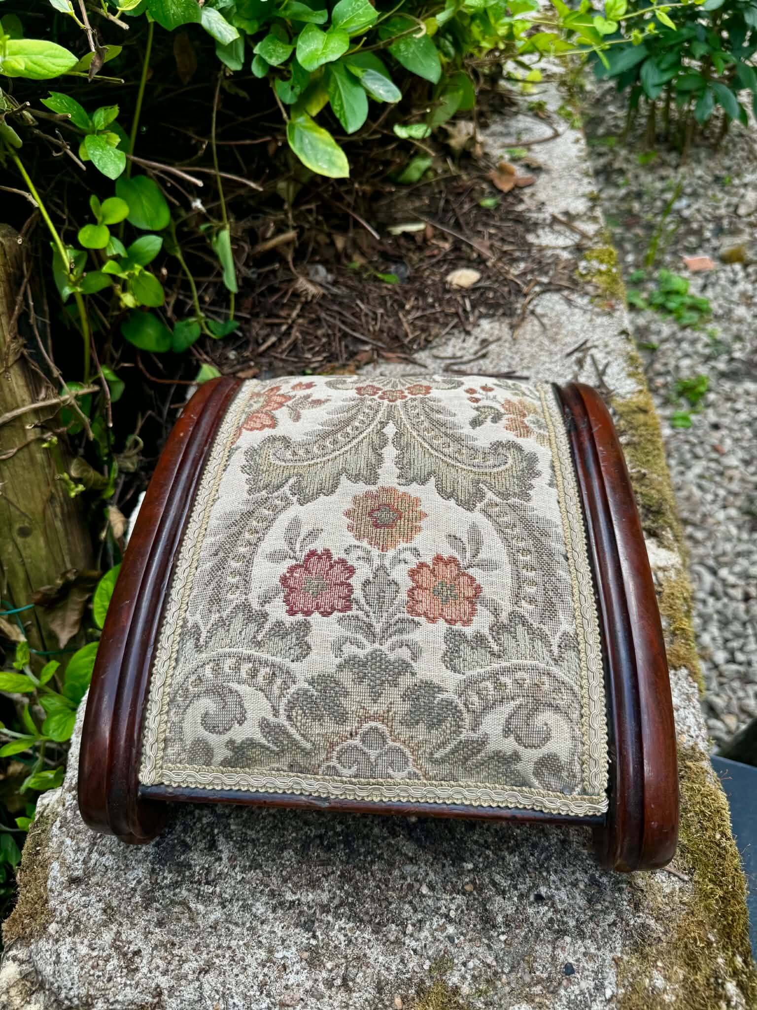 Napoleon III style footrest with upholstery