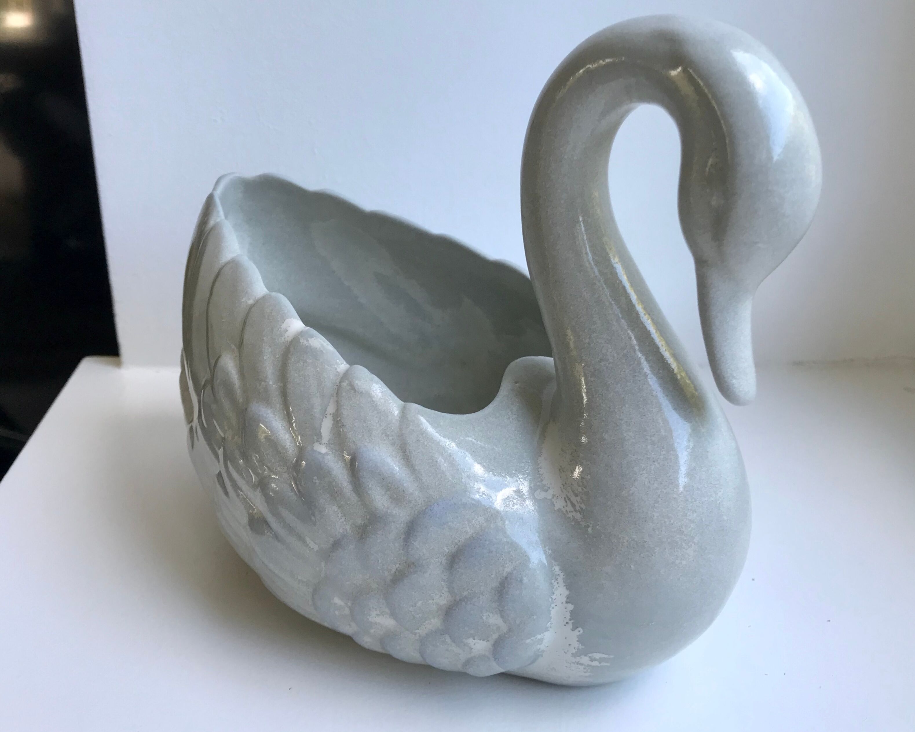 Empty ceramic swan pocket 60s