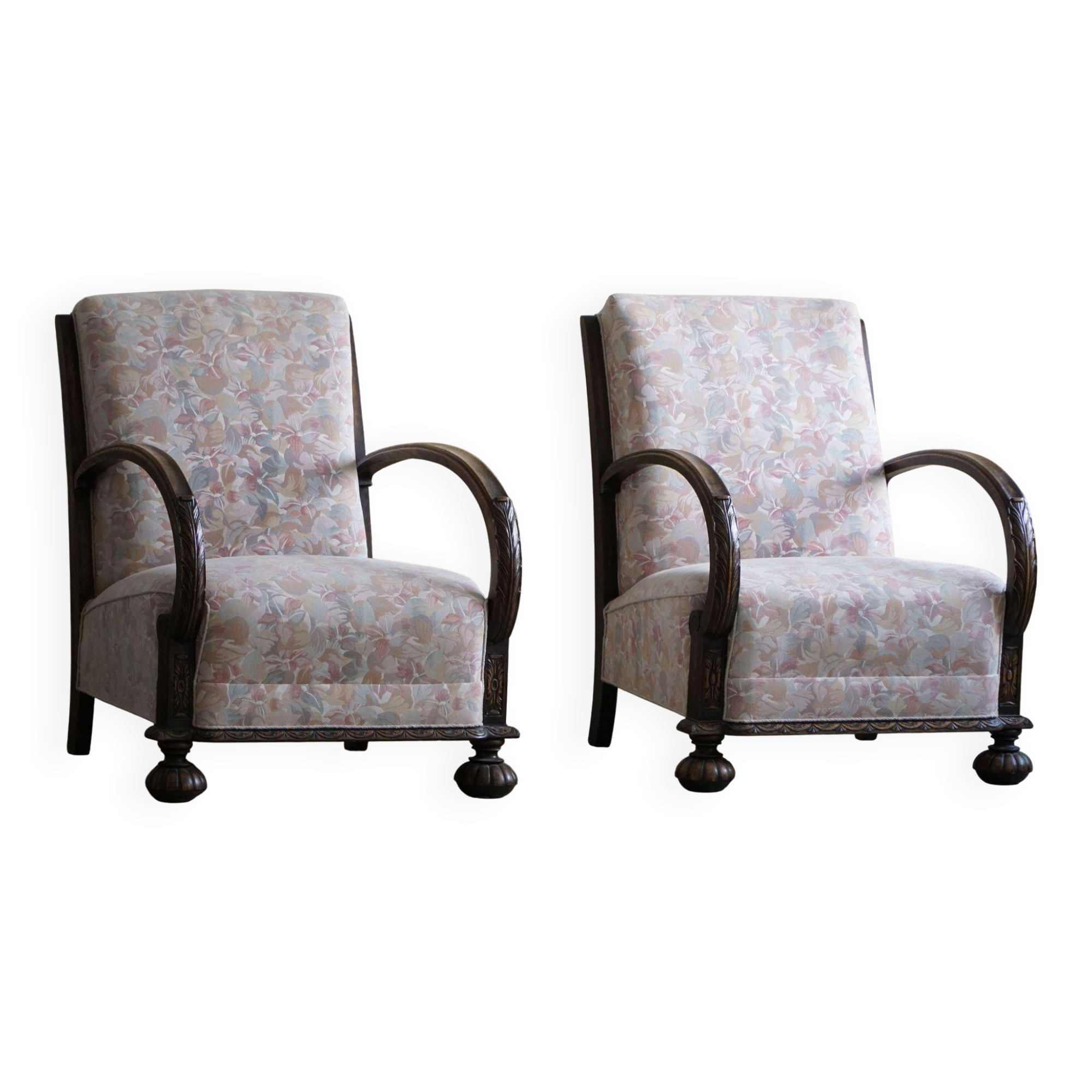 Pair of Danish Art Deco deck chairs, oak and vibrant floral fabric, 1940s