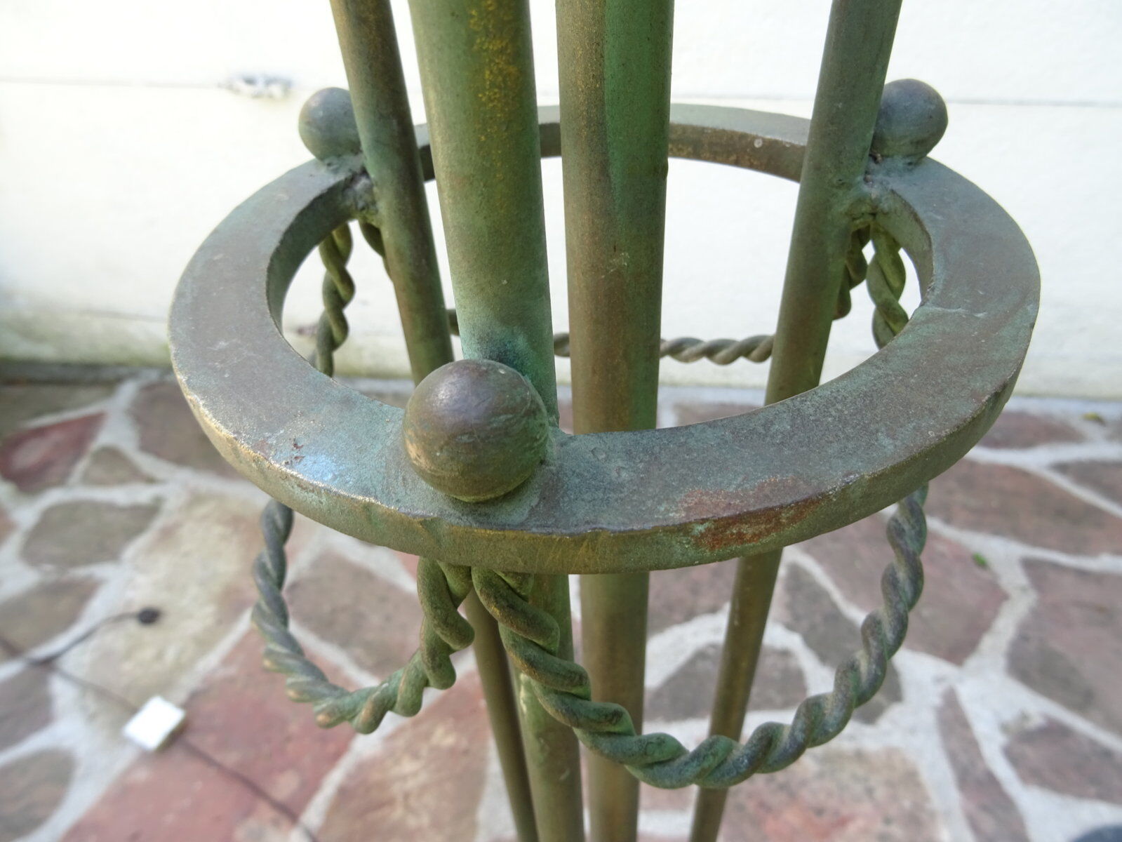 Art deco wrought iron floor lamp with arrows