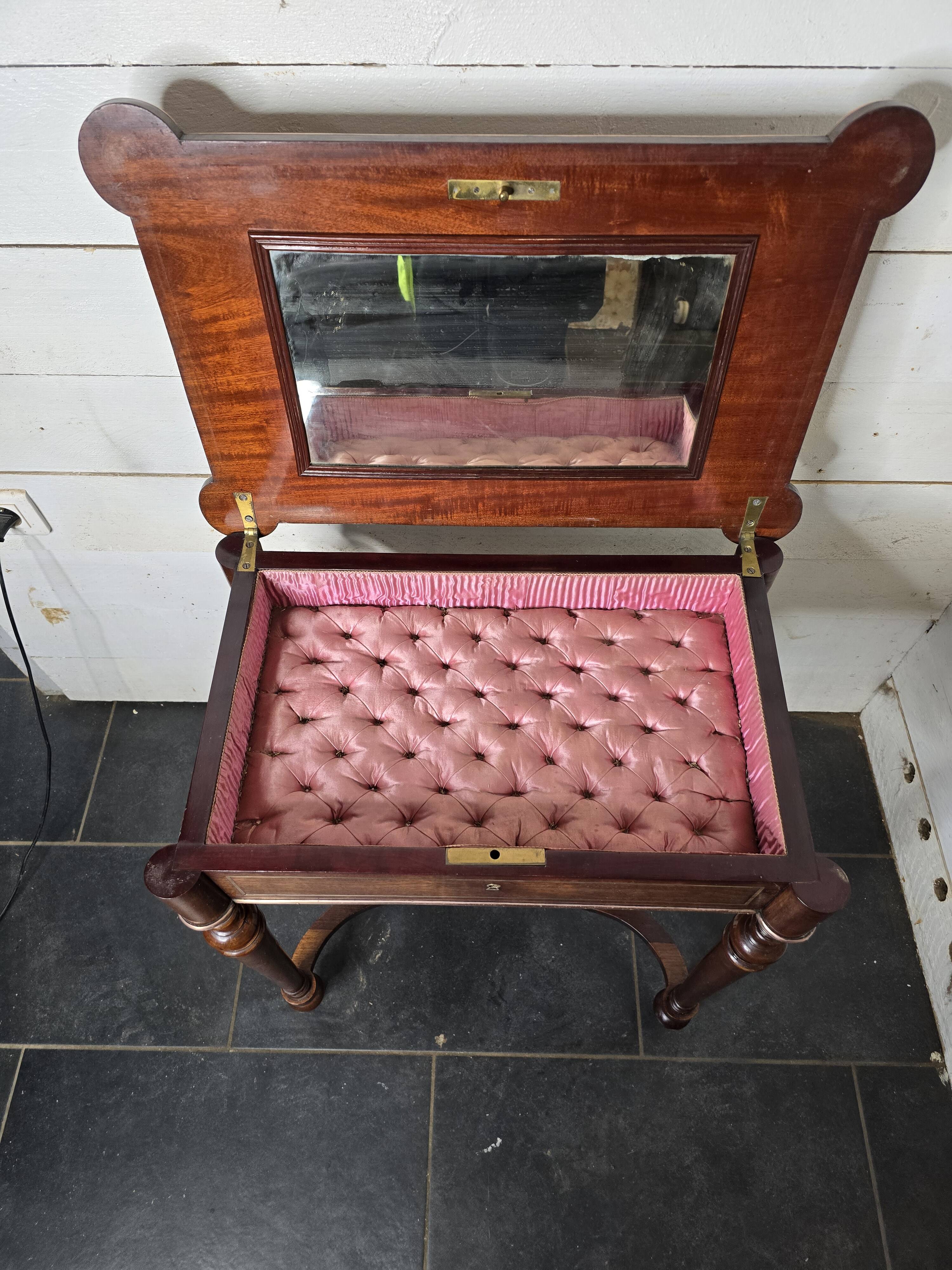 Napoleon III mahogany dressing table