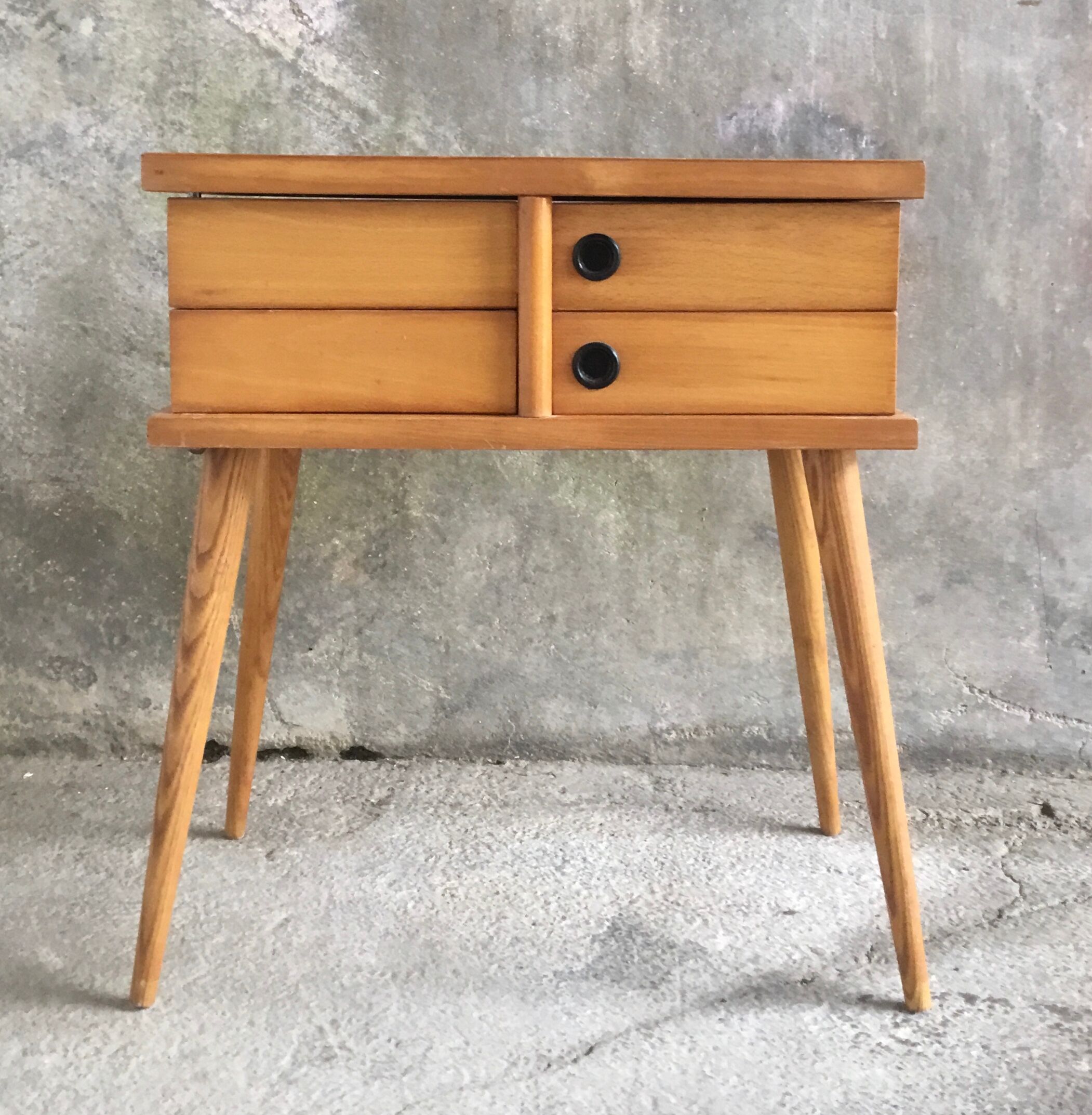Worker with compass feet and swivel drawers vintage 1960