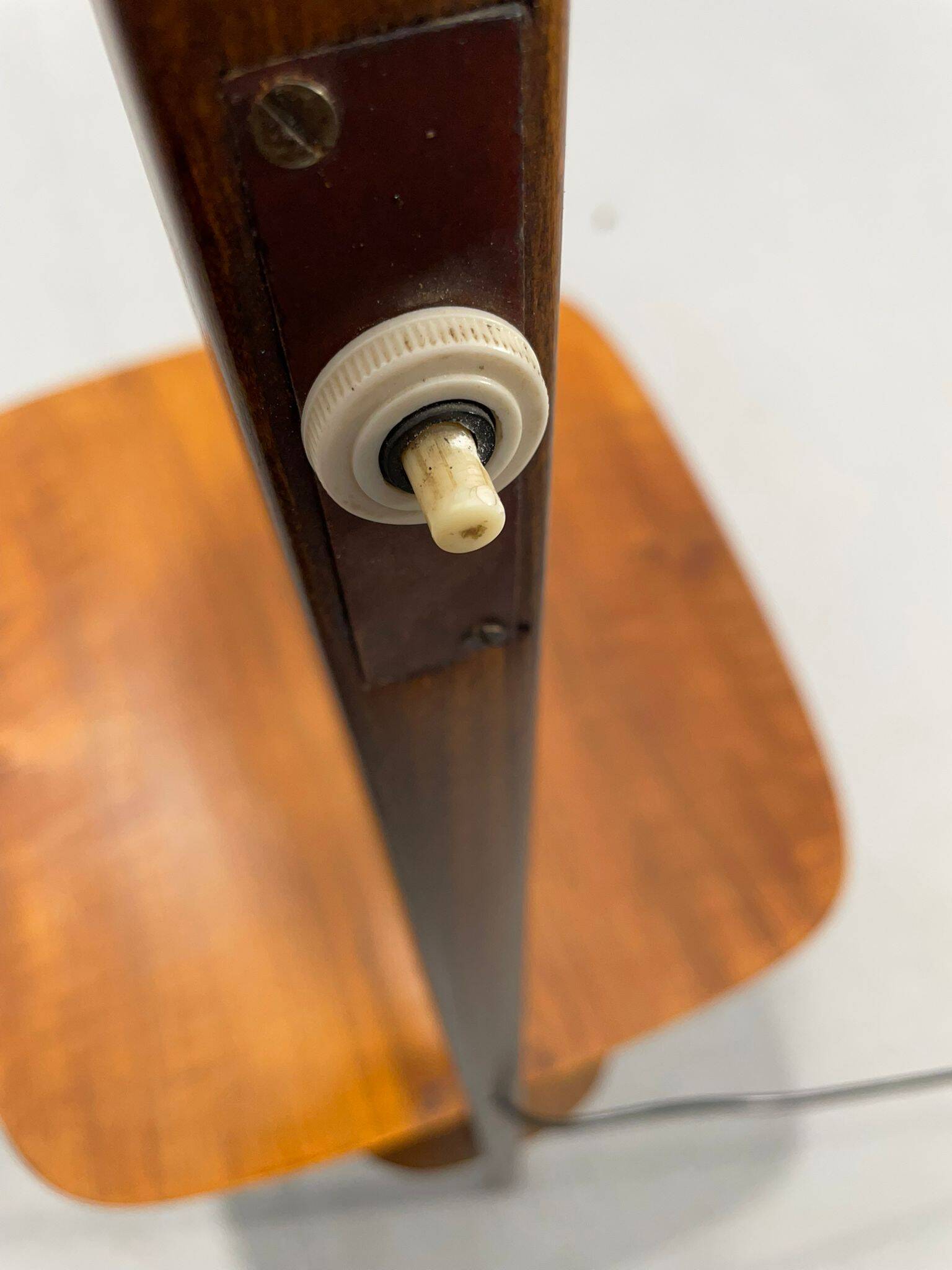 Lampadaire Art Déco avec verre laiteux et table d'appoint, Thonet, années 1950 – Czechos