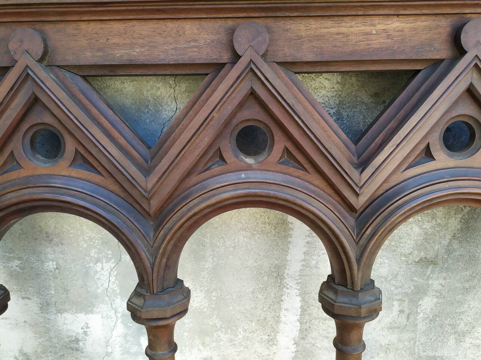Boiserie claustra style gothique