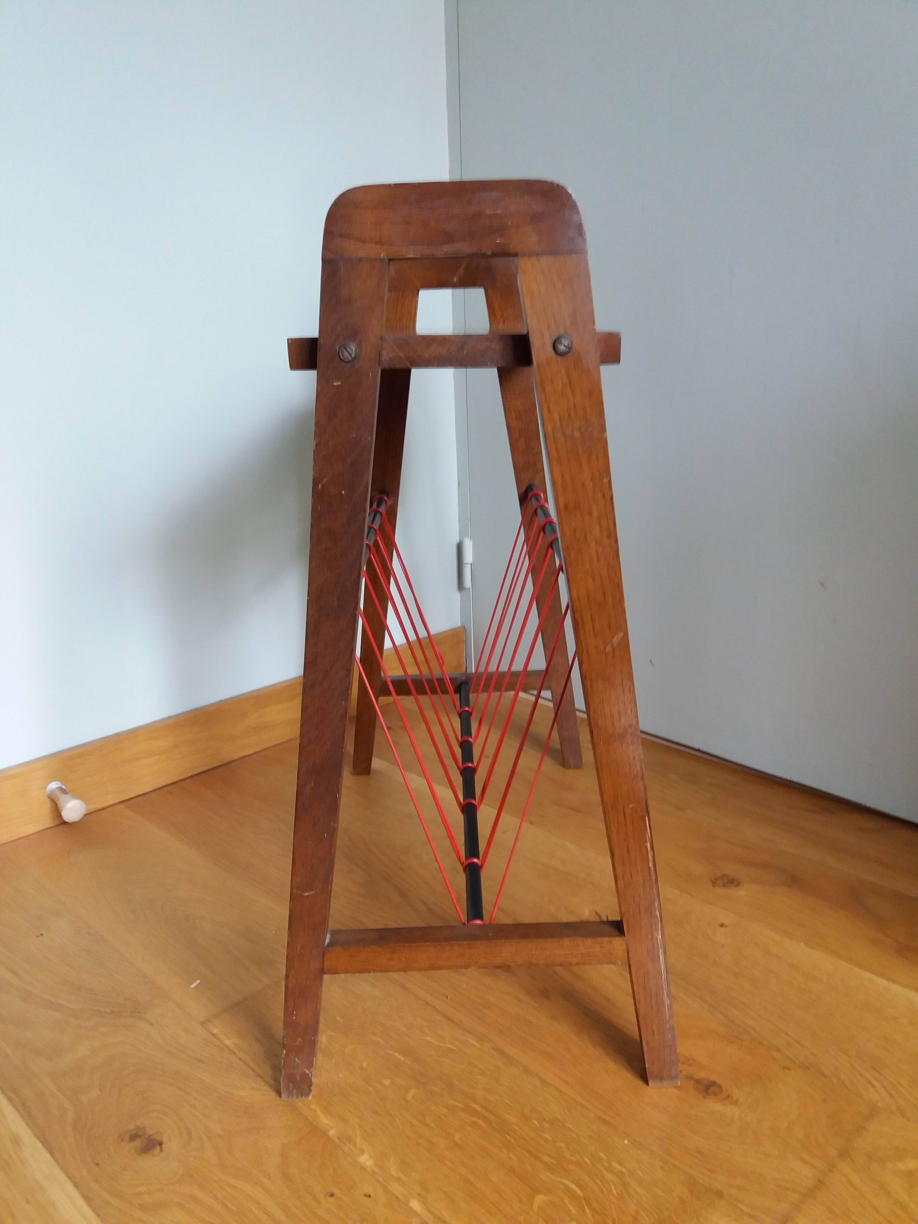 Porte revues sellette bois et scoubidou
