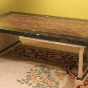 Table basse ou de cocktail rectangulaire en marbre polychrome italien du 20e siècle