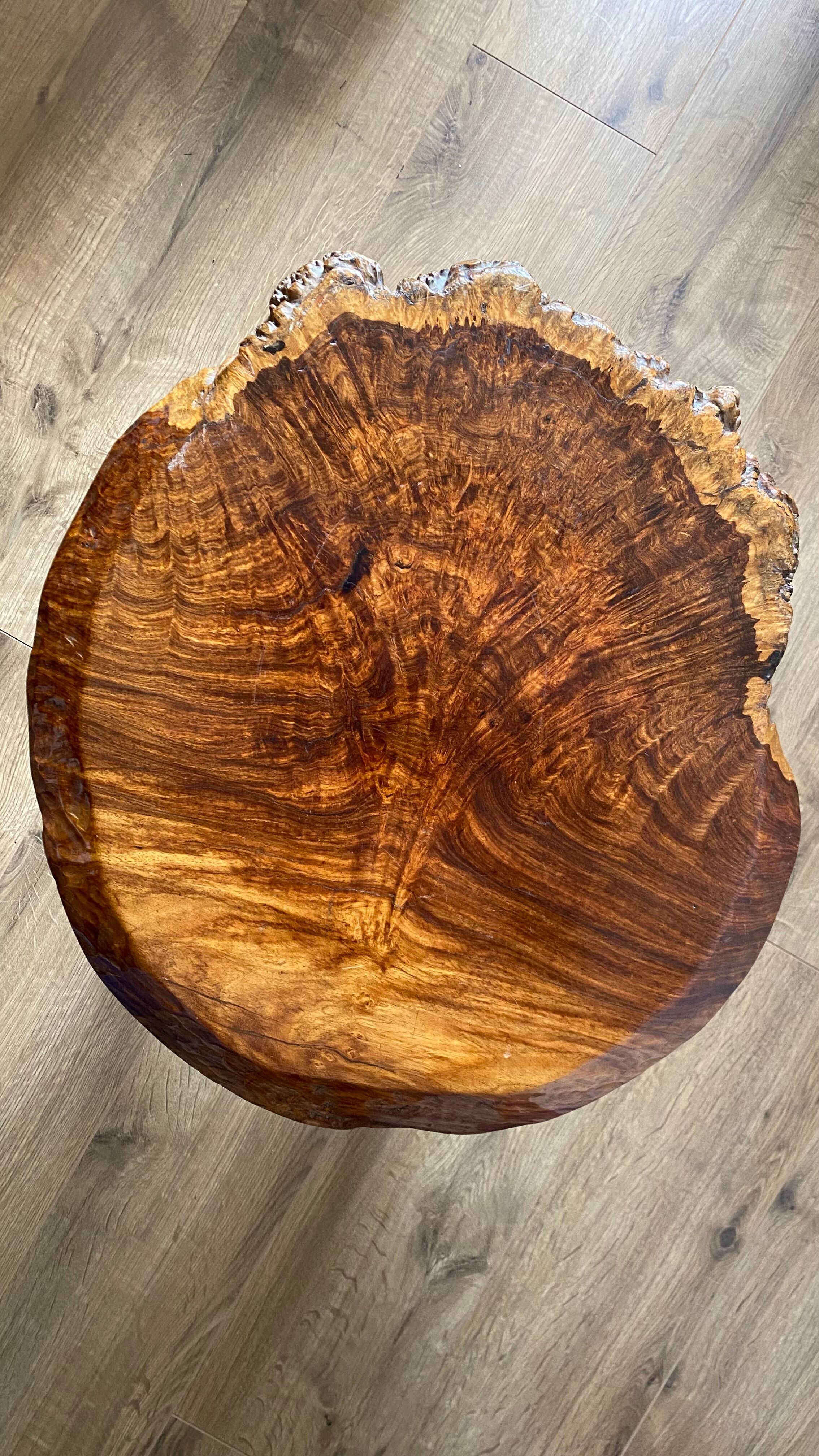 Table basse brutaliste bois massif