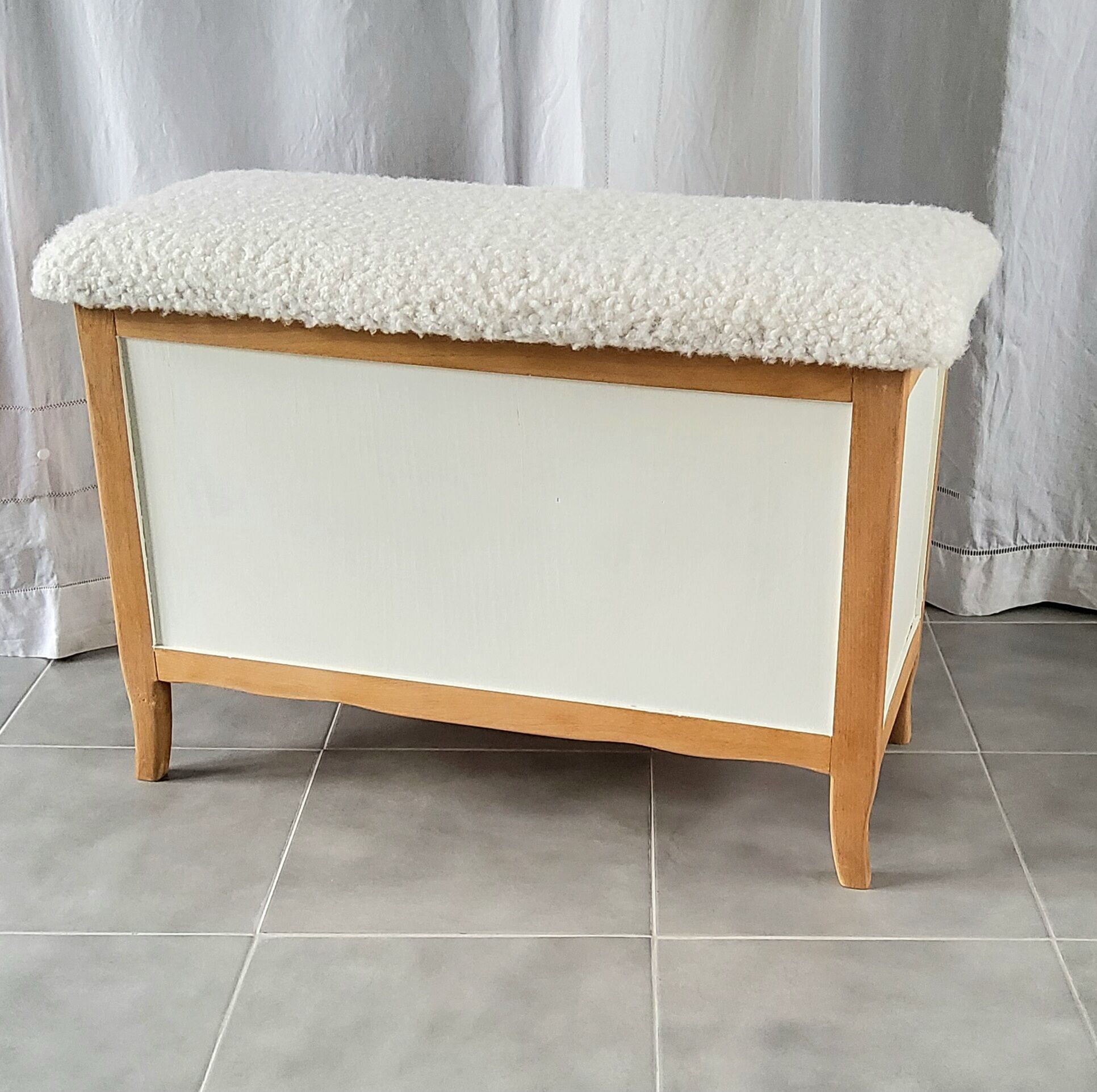 Chest bench