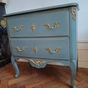 Regency style patinated bedroom chest of drawers with 2 drawers