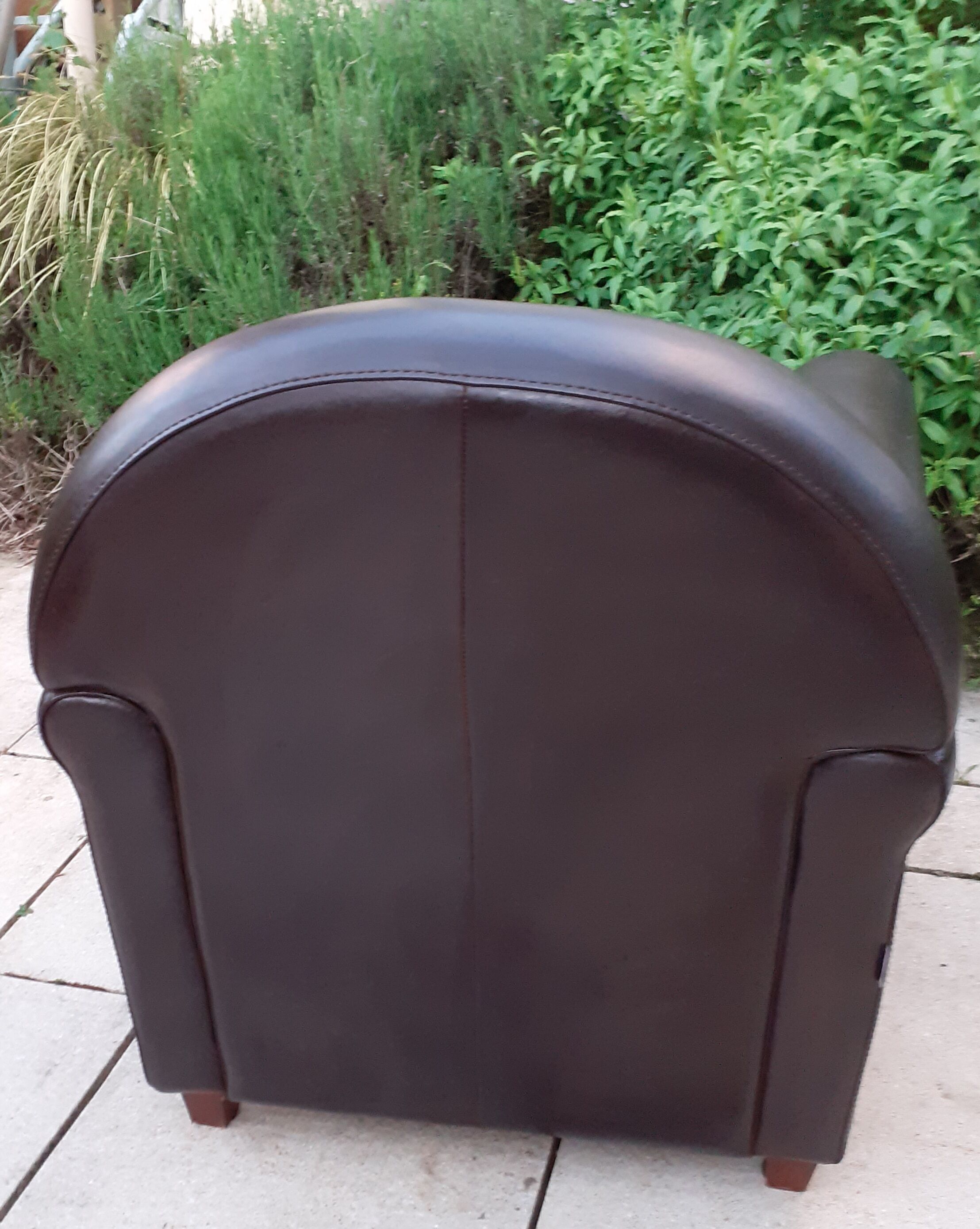 Fauteuil club en cuir bois & chiffons