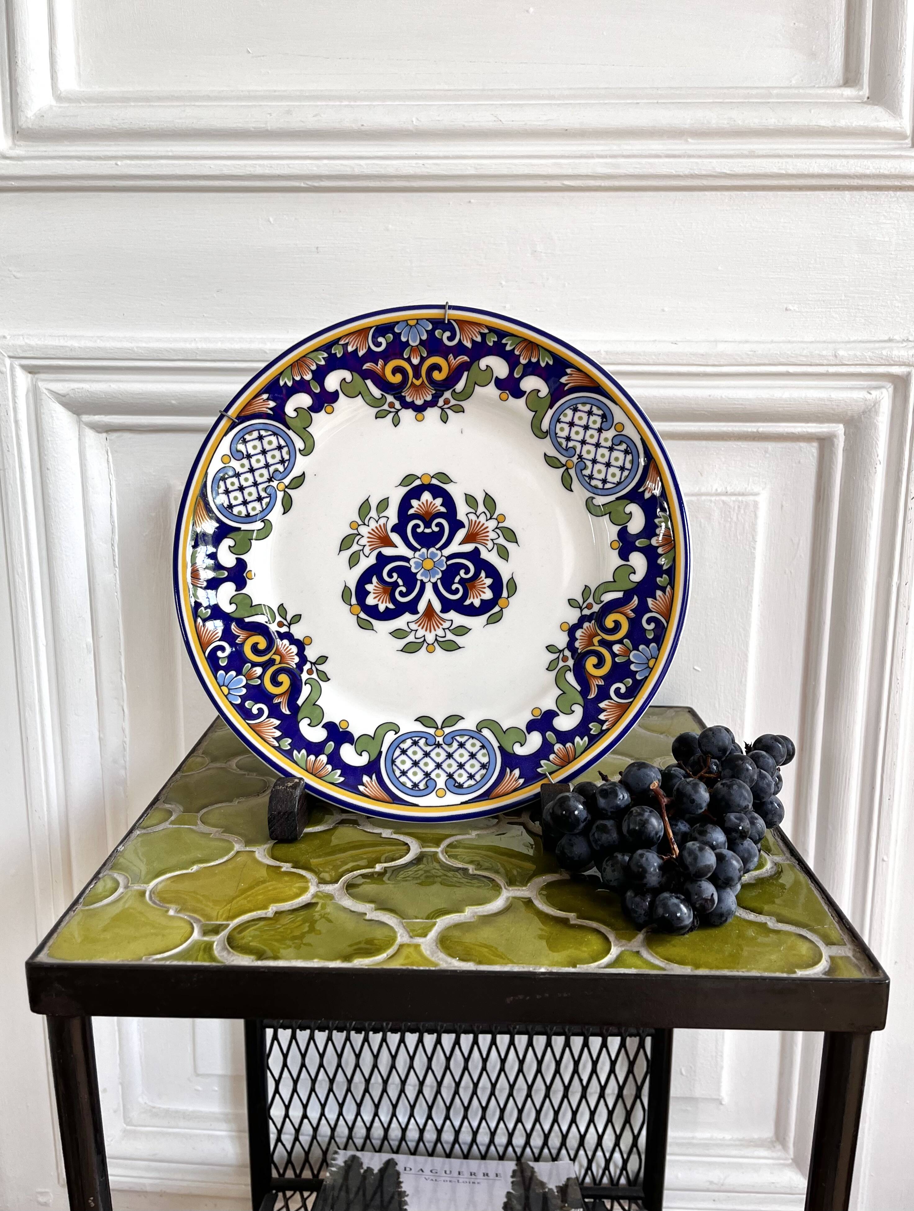 Vintage decorative plate and wall mount