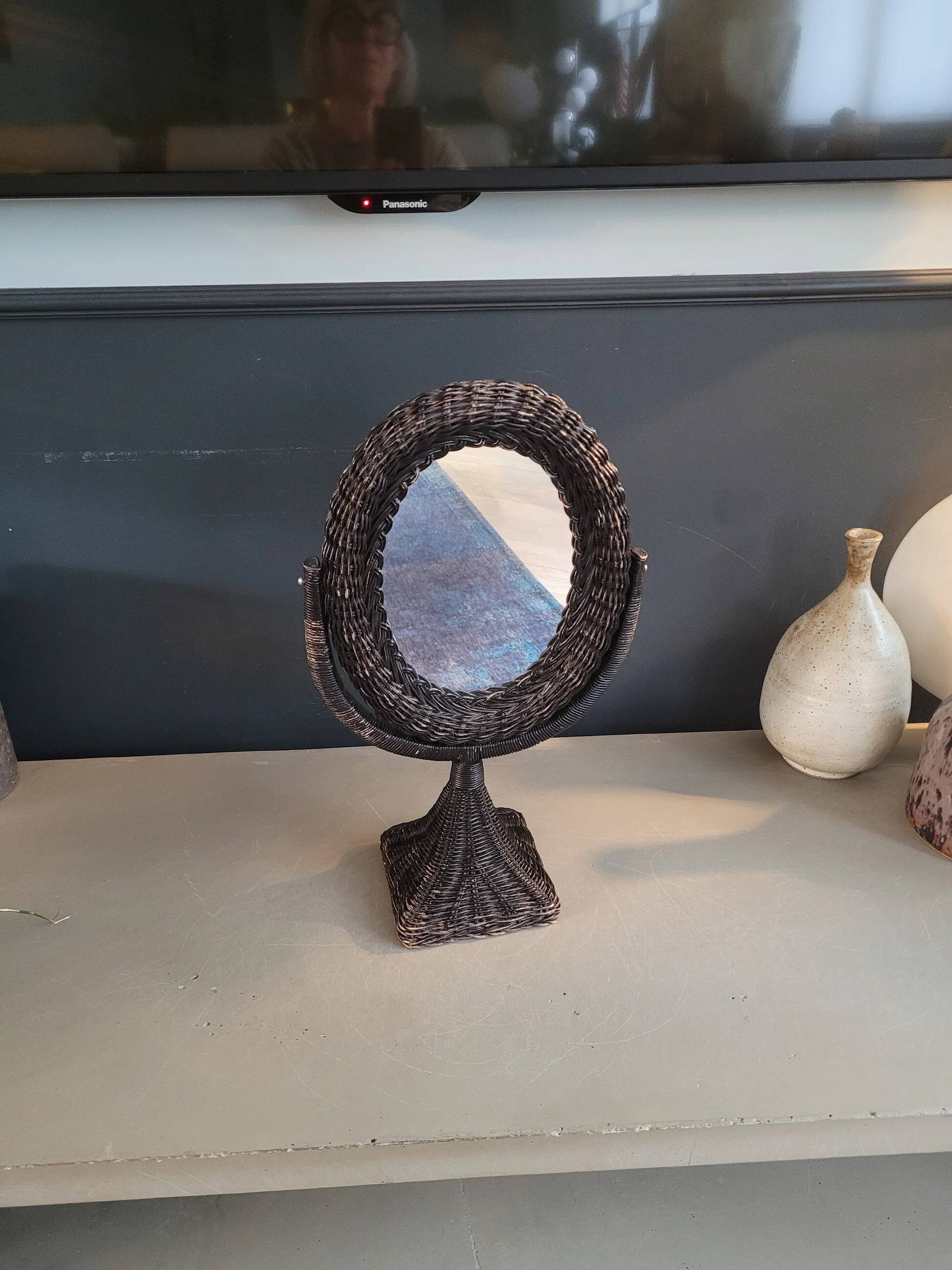 Miroir à poser pivotant en osier noir