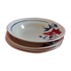 5 assiettes beige à décor de fleurs rouges, années 50