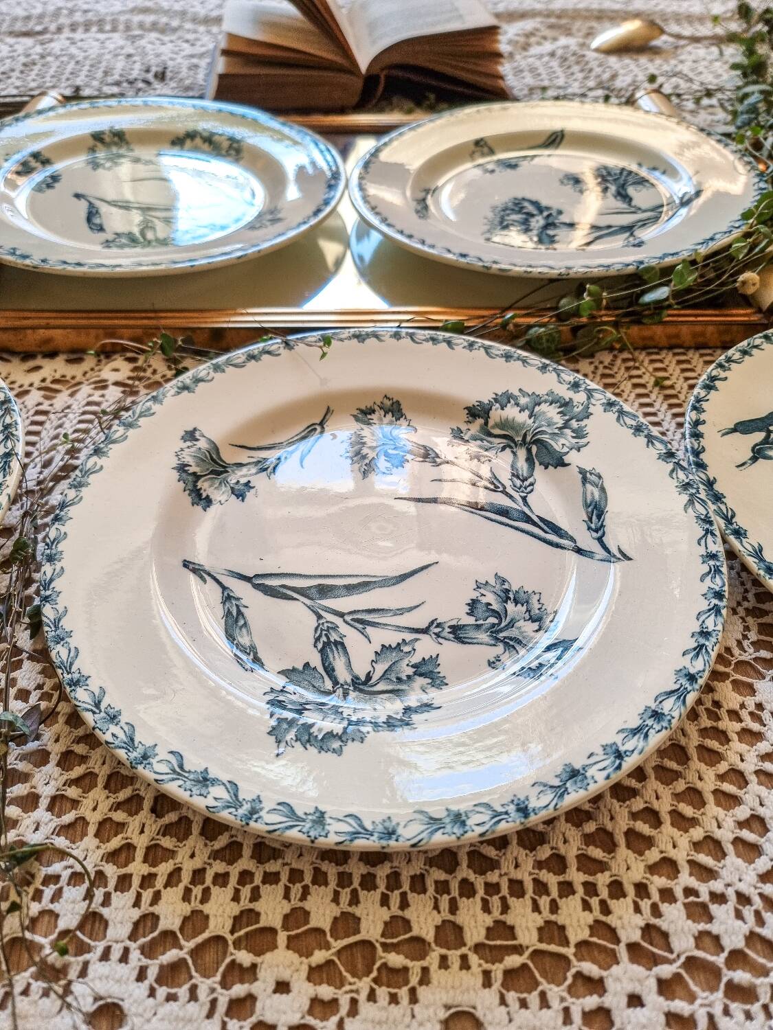 5 iron earthenware flat plates, KG Lunéville, Œillet model, 1900
