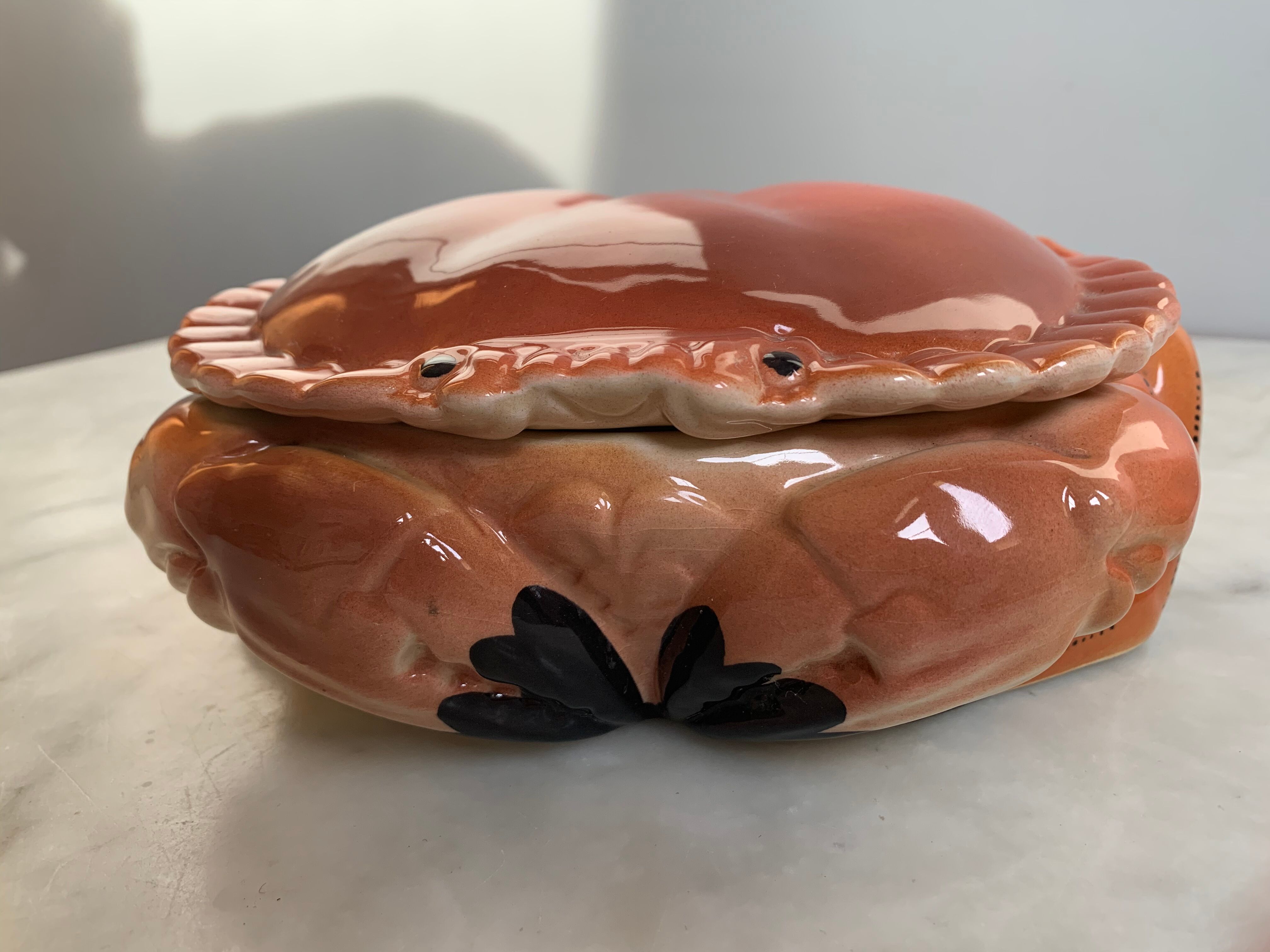 Ceramic crab-shaped box