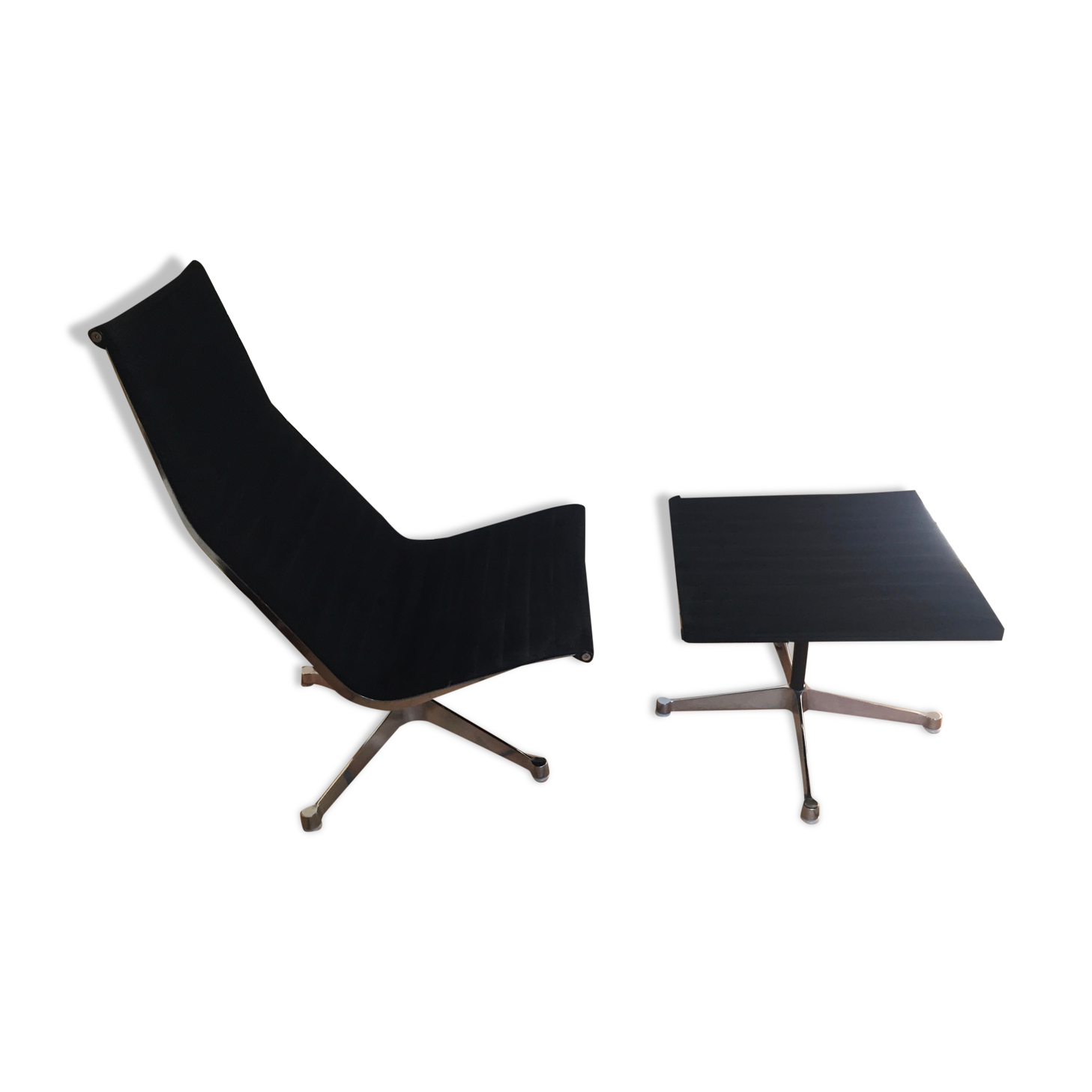Ea116 lounger and its ottoman Ea125 Charles & Ray Eames for Herman Miller