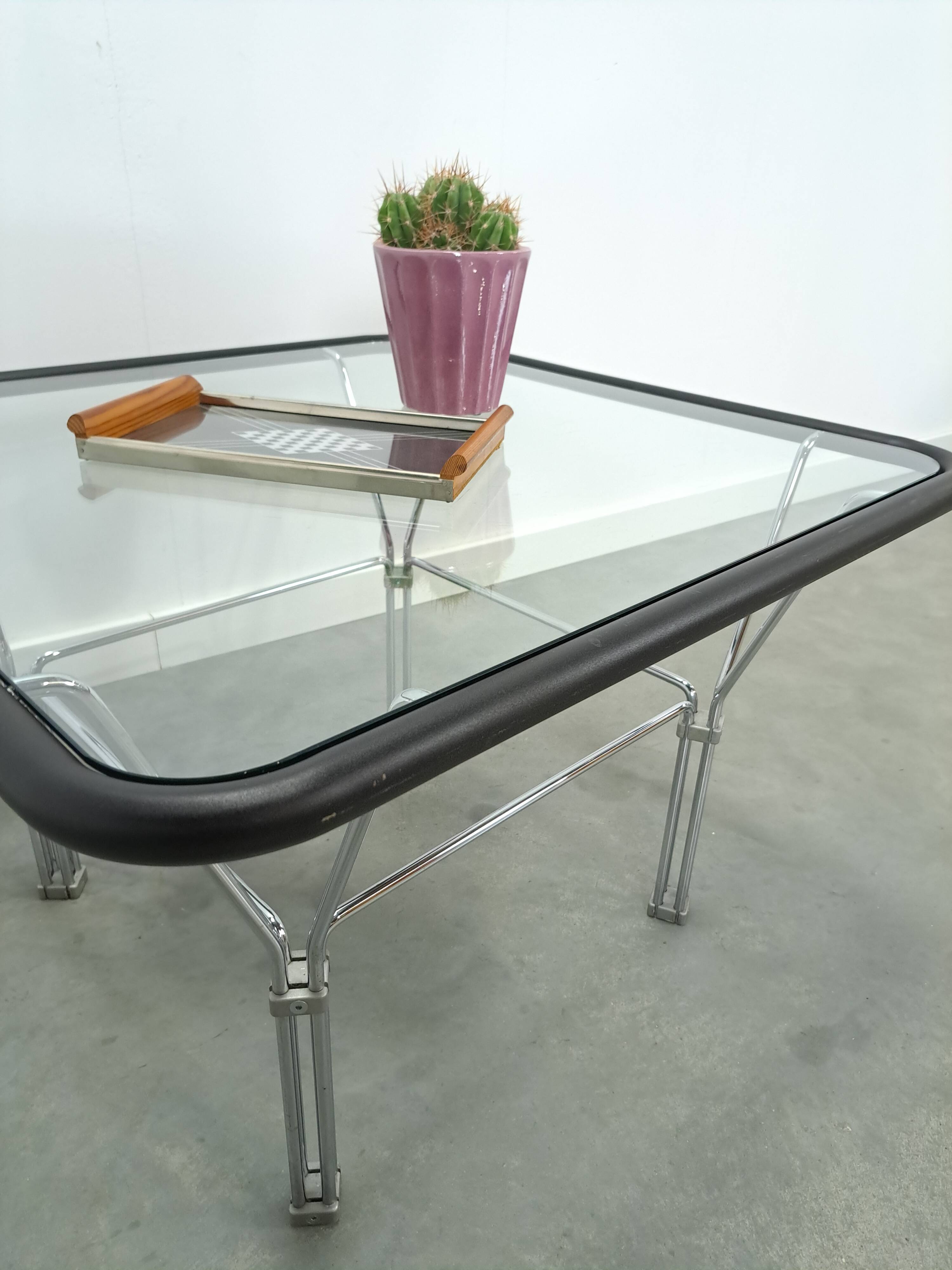 Glazen jaren 70 salontafel met chromen onderstel vintage
