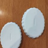 2 small pie dishes