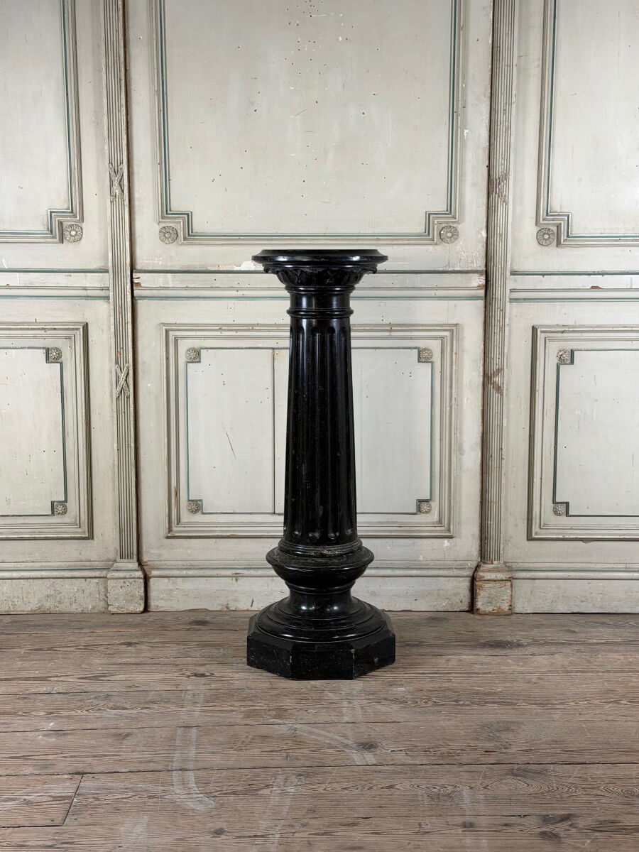 Column in green serpentine marble from around 1880