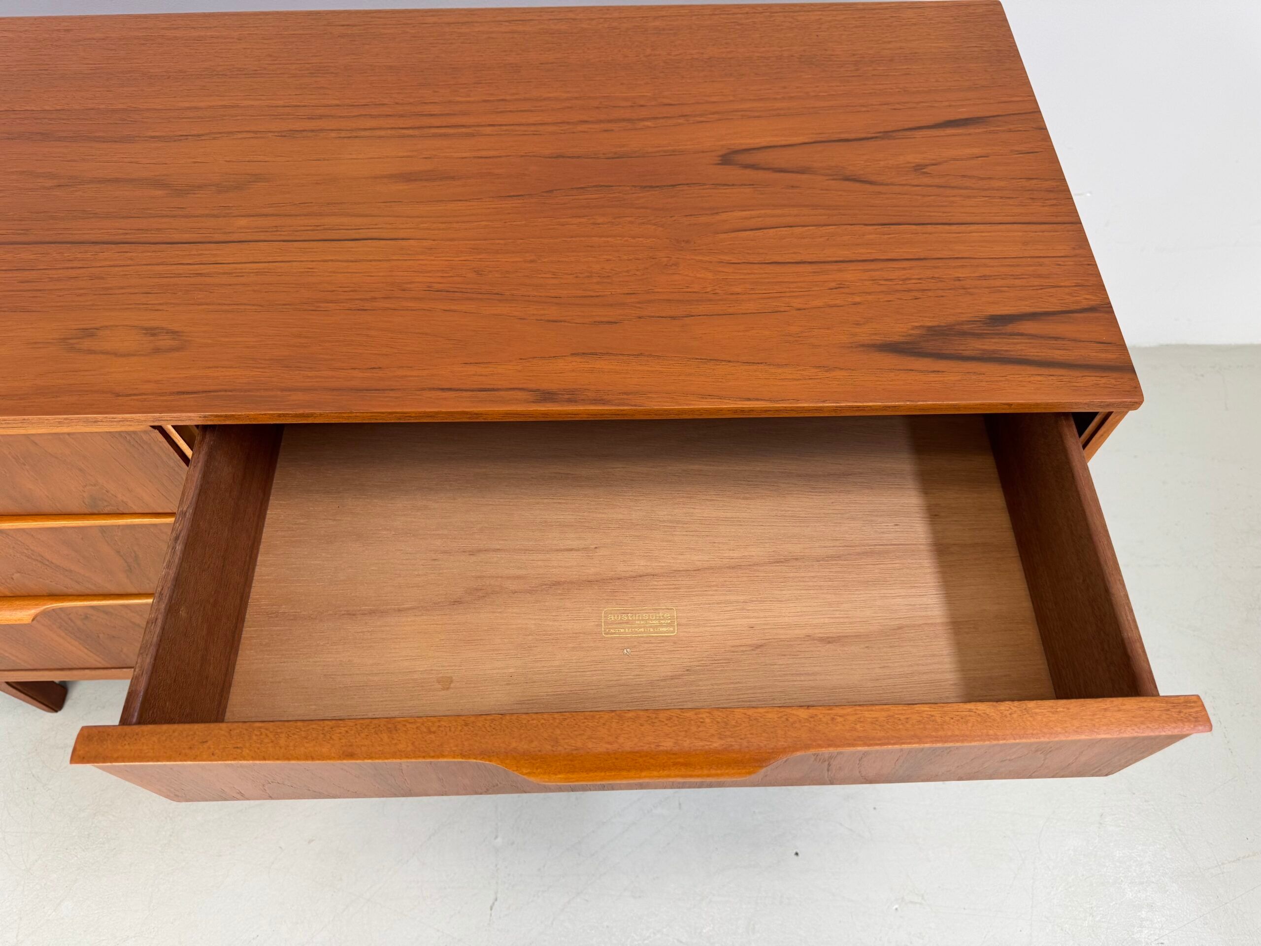 Vintage Austinsuite sideboard.