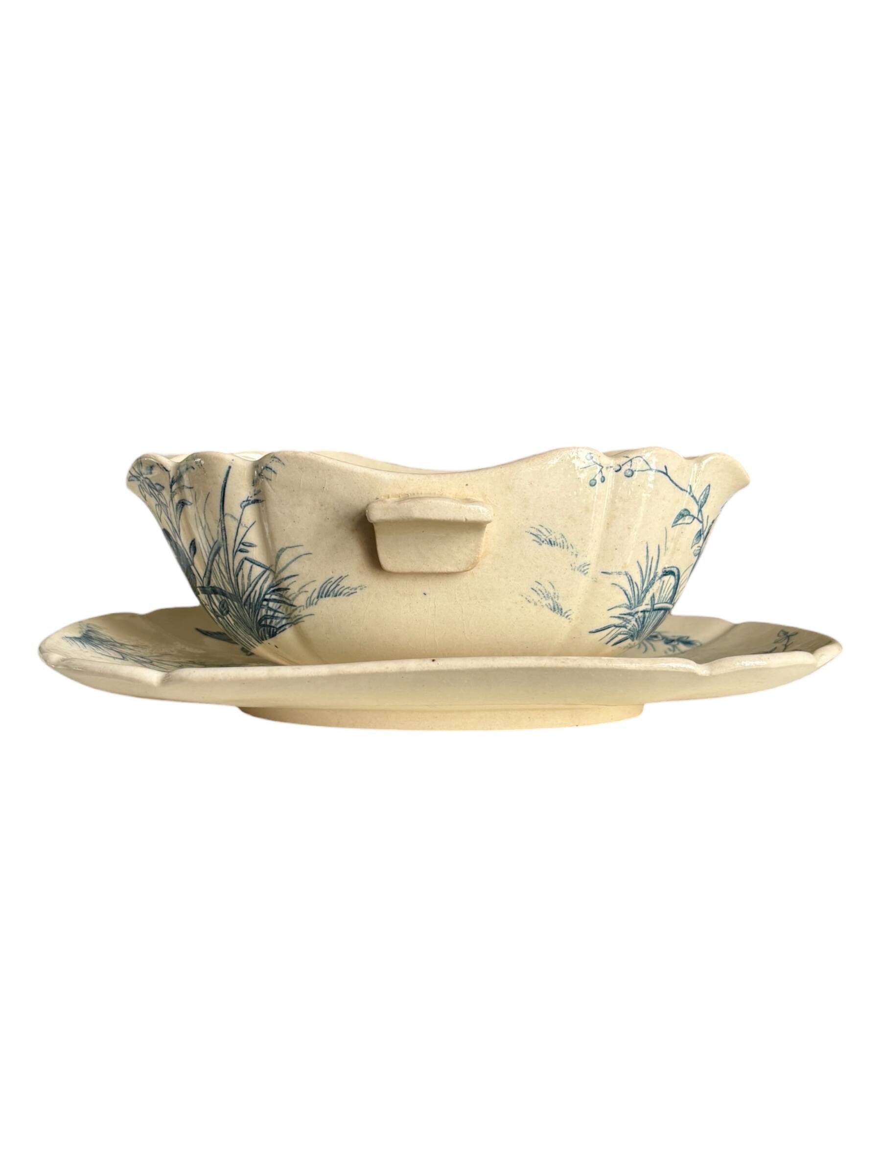 Gien sauceboat in blue ironstone, "Birds" service circa 1870.