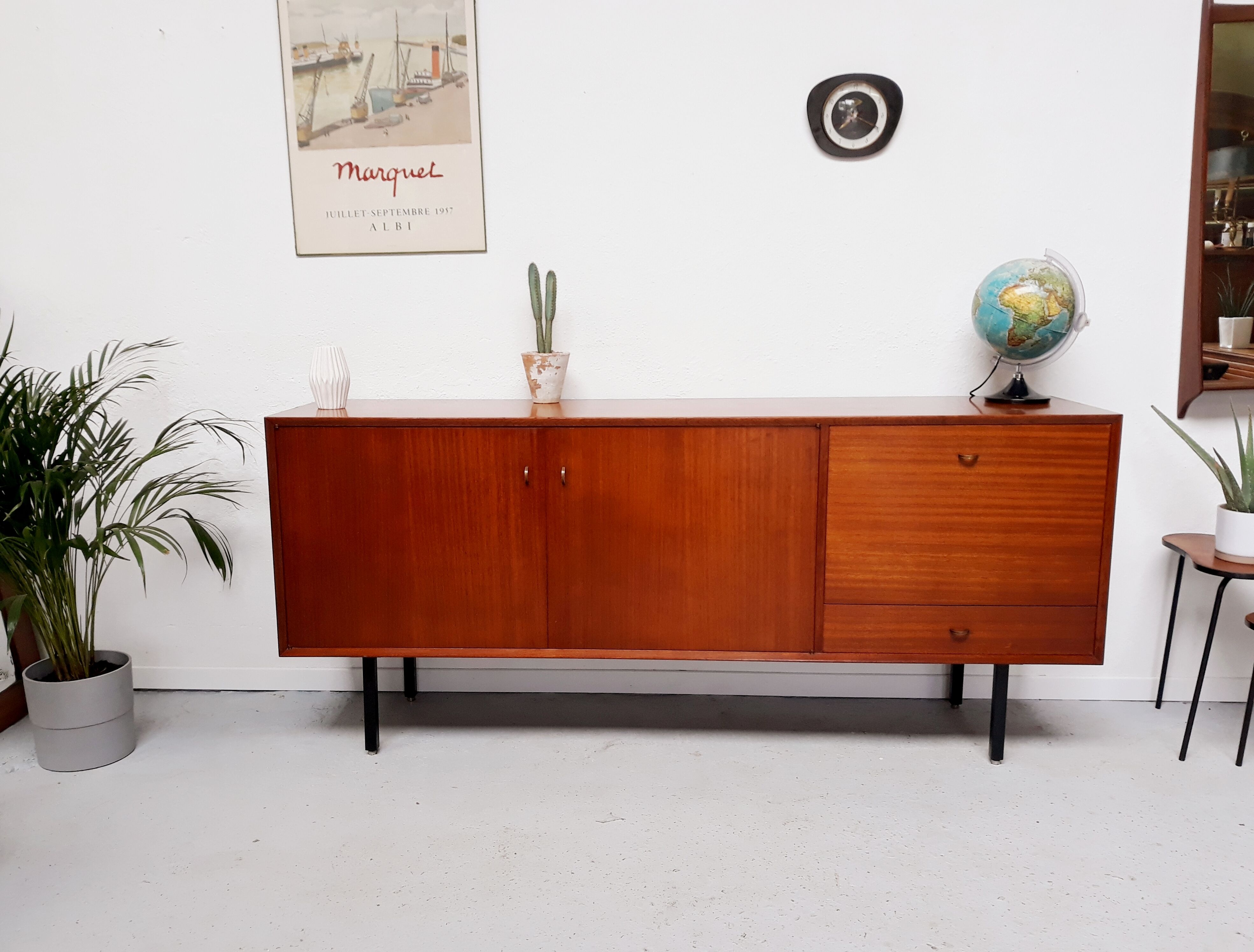Ronieck's vintage metal foot sideboard
