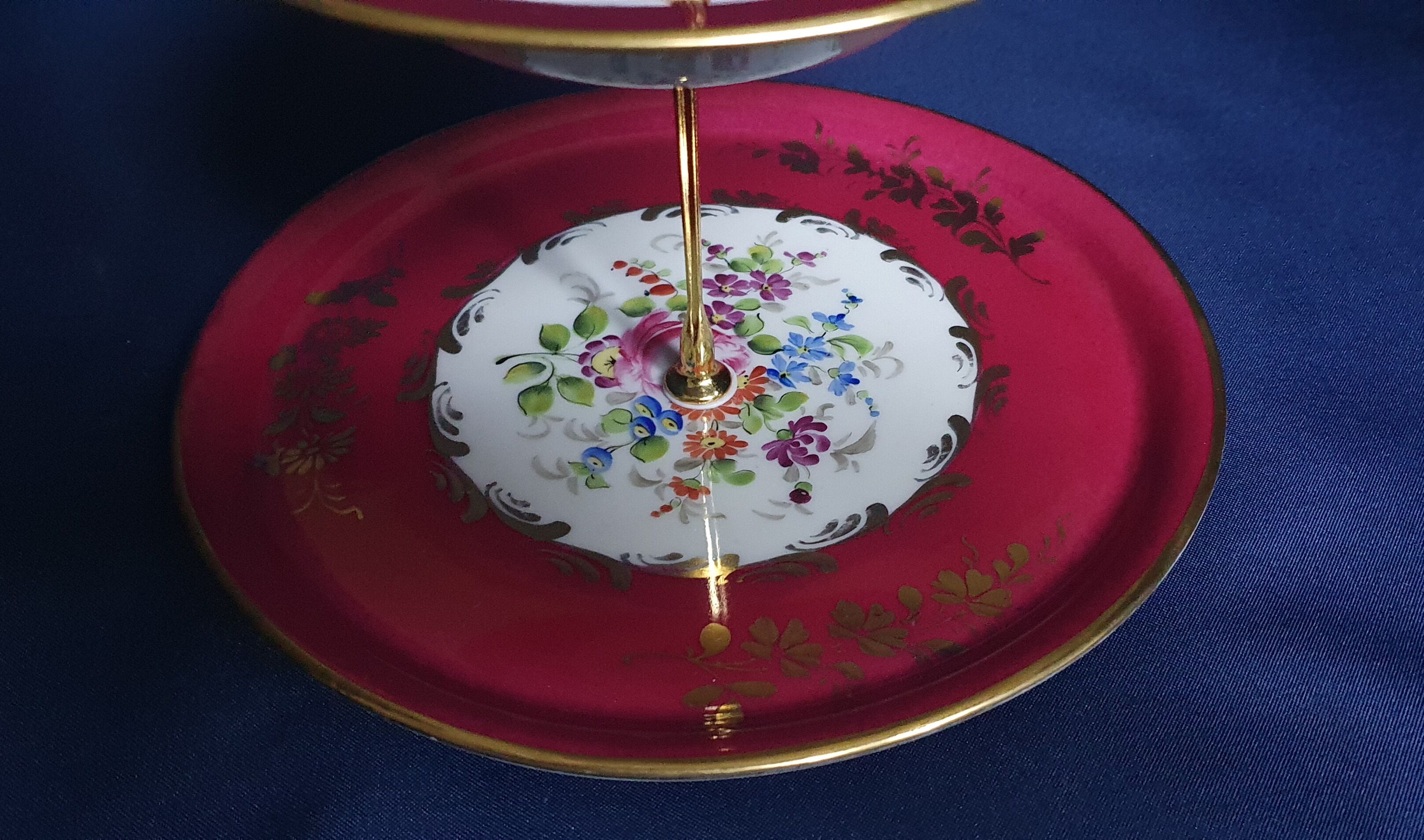 Servant-antique display