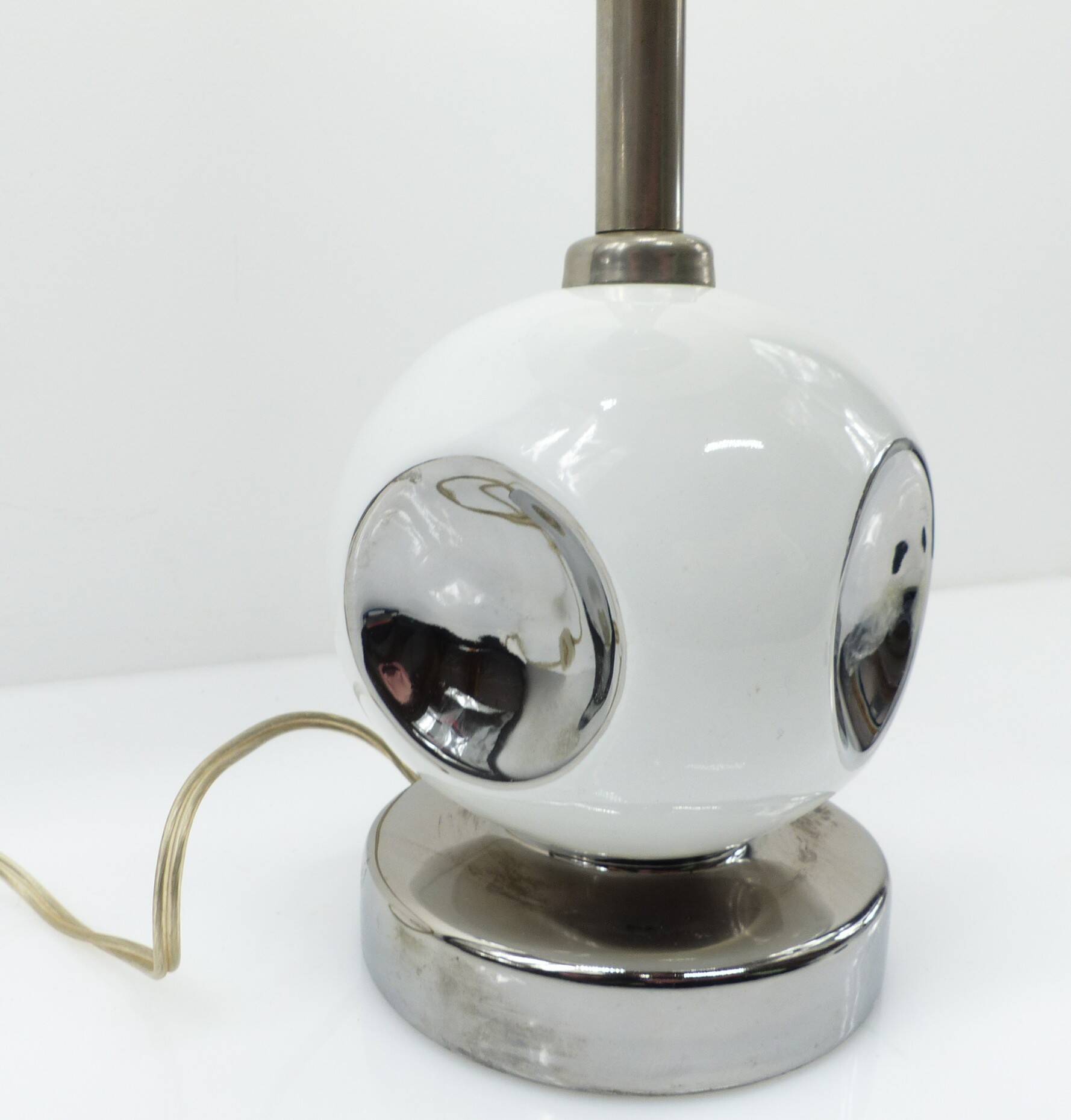Pied de lampe Space Age en céramique blanche et chrome - 1970