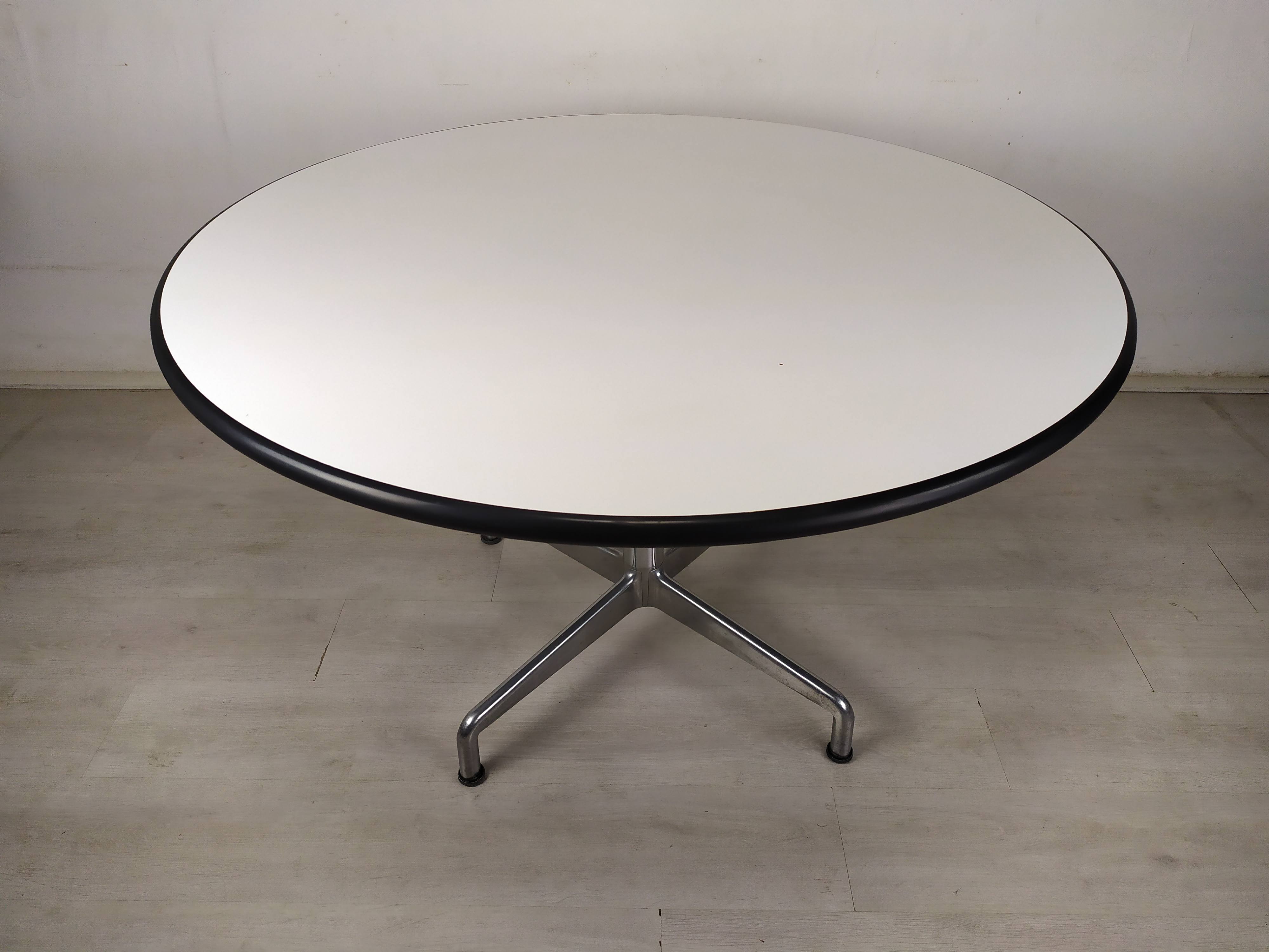 Round table Giancarlo Piretti