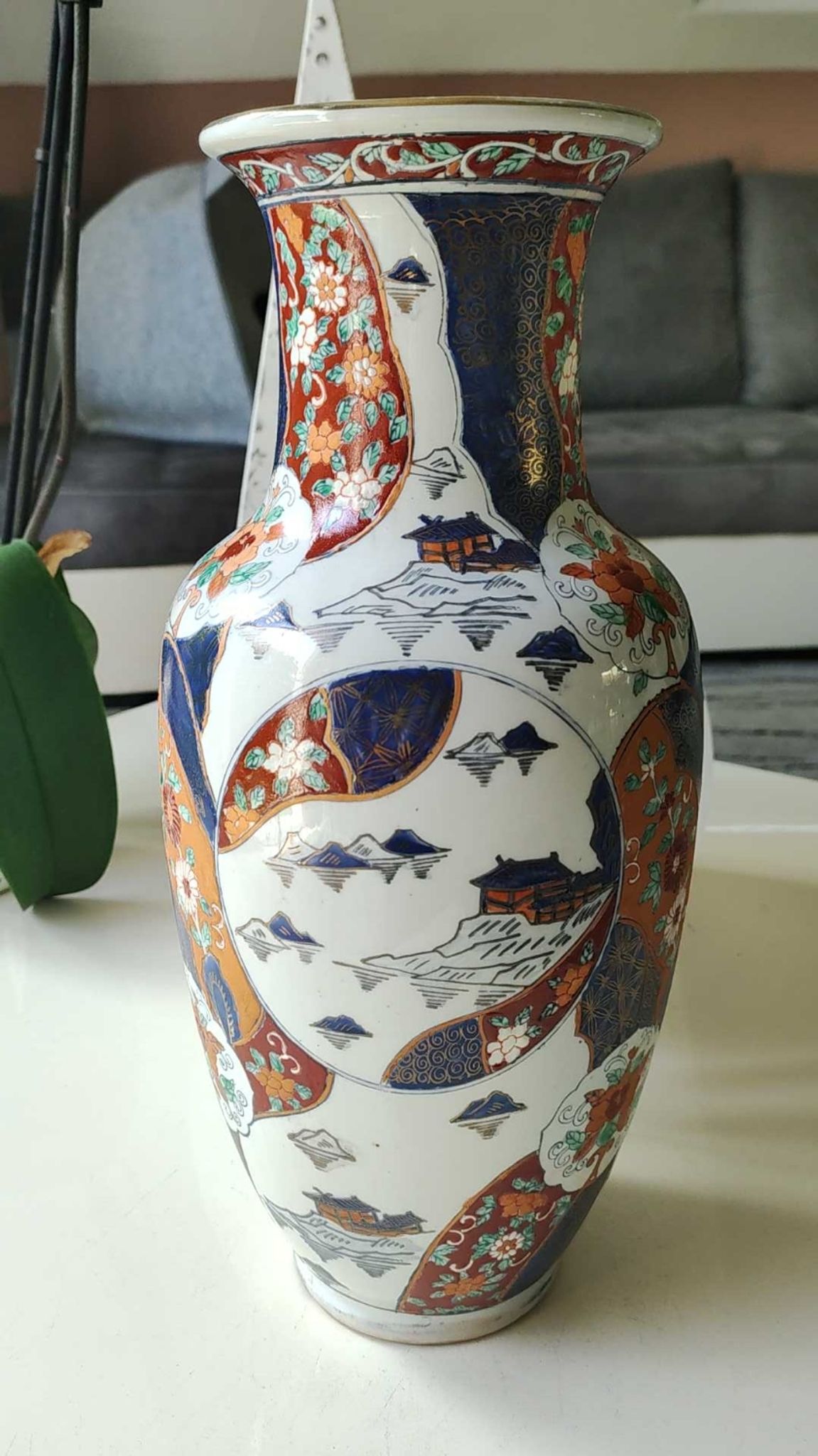 Chinese baluster vase in glazed ceramics. Wild, floral nature. Imari style. 32 cm