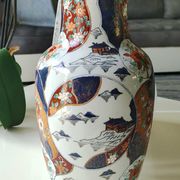 Chinese baluster vase in glazed ceramics. Wild, floral nature. Imari style. 32 cm