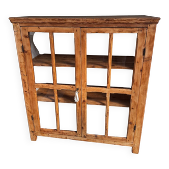 Old showcase