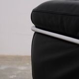 LC2 armchair in black leather – Design Le Corbusier, Pierre Jeanneret & Charlotte Perriand