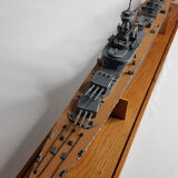 Maquette de navire de guerre croiseur "Emile Bertin" en métal peint 90 cm avec socle