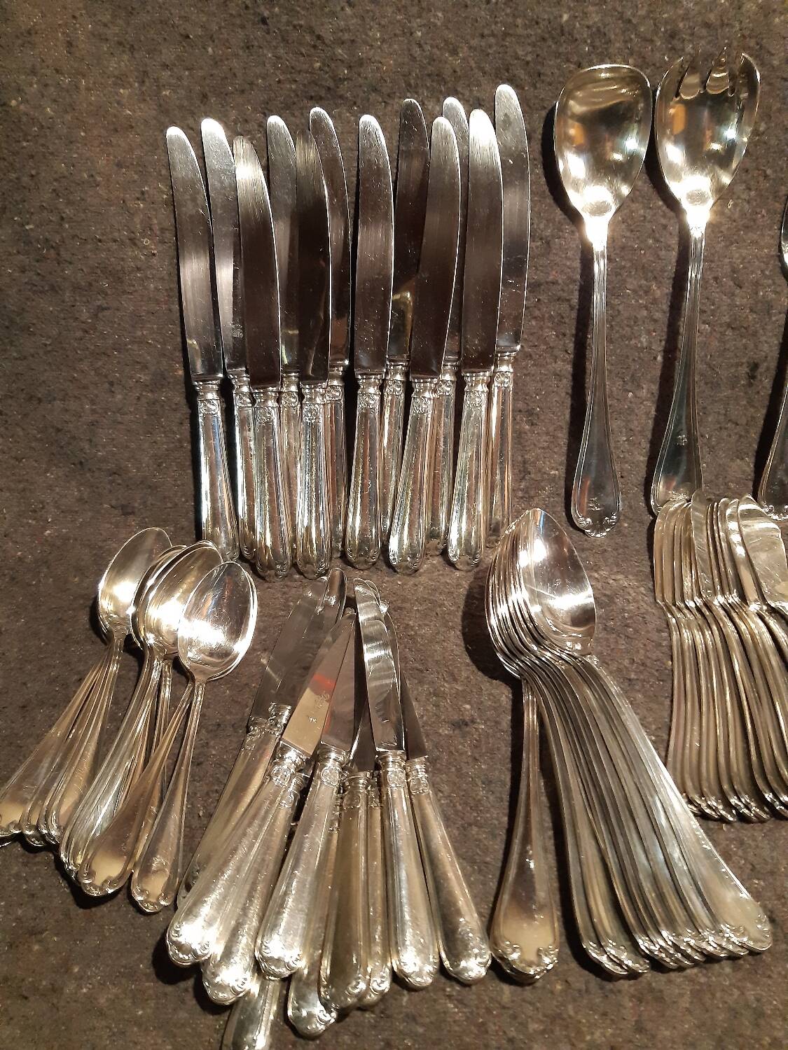 98-piece silver metal cutlery set