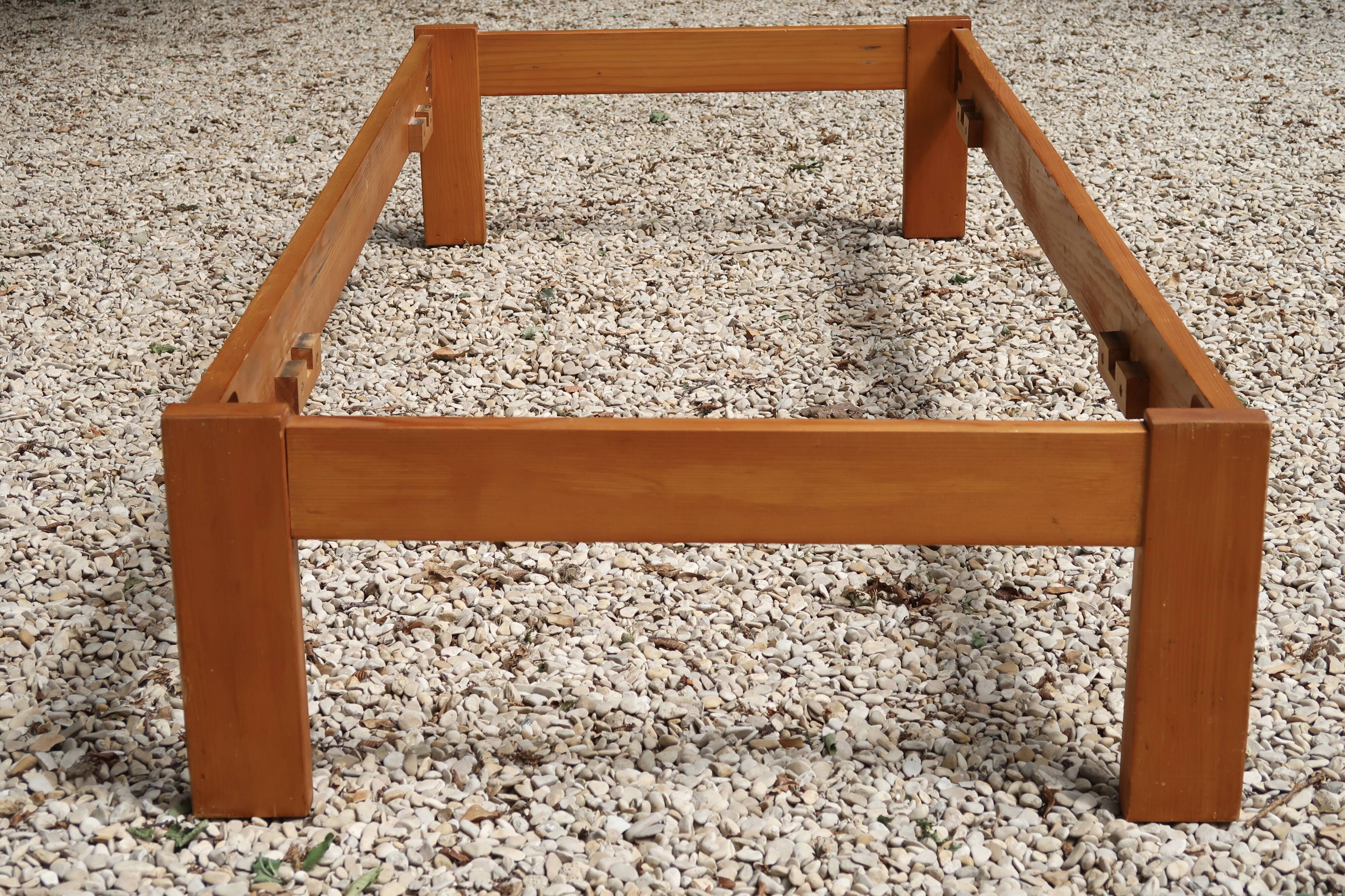 Single bed or pine bench by Roland Haeusler for Regain 1970s