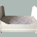 White lacquered solid wood sleigh bed
