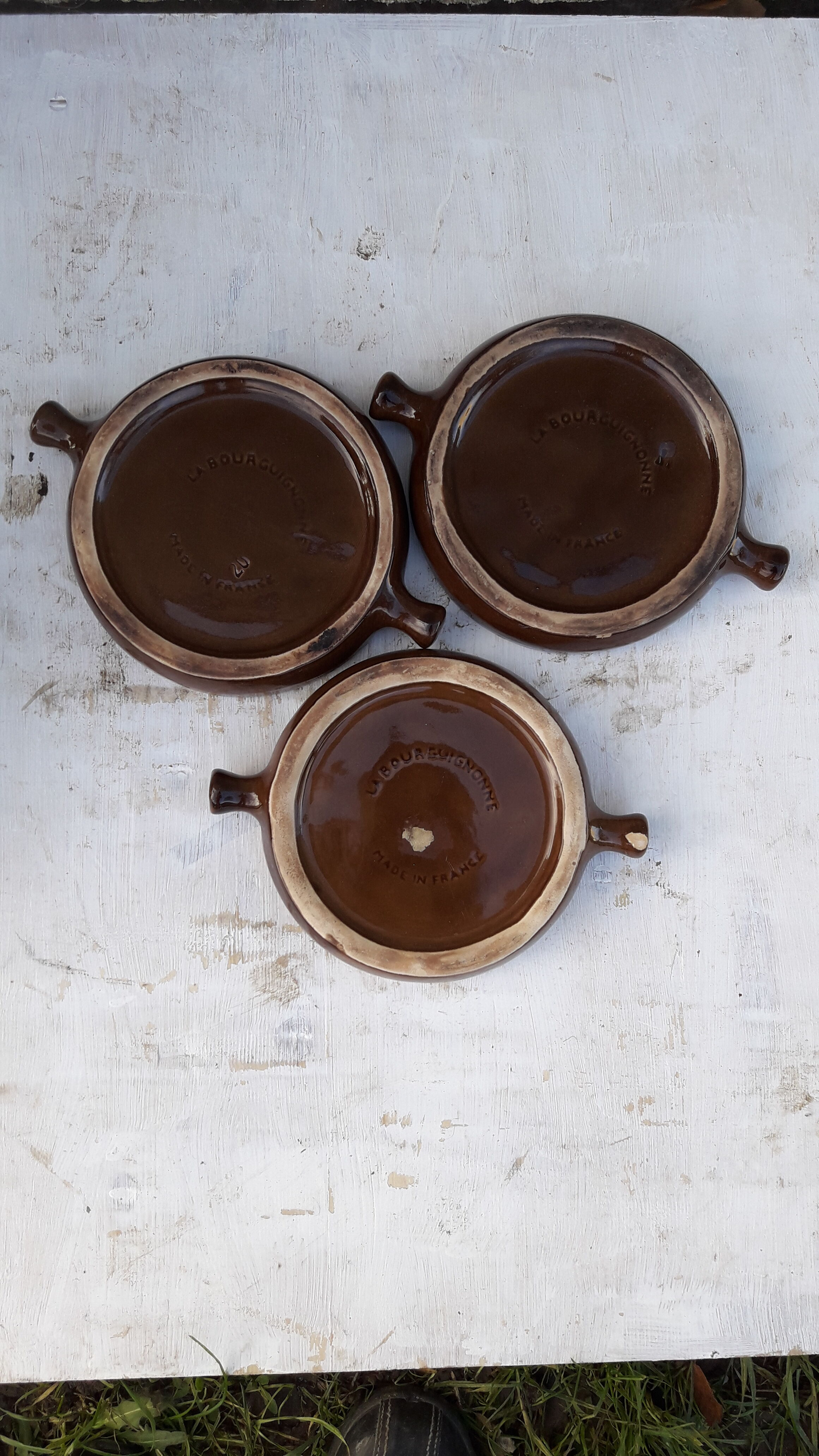 3 snail plates enamelled in La Bourguignonne