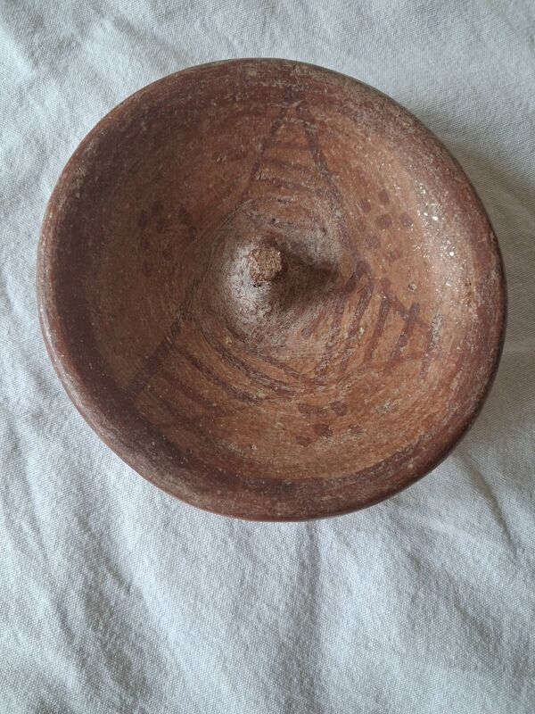 Ancienne poterie, cruche, traditionnelle berbère/kabyle en terre cuite
