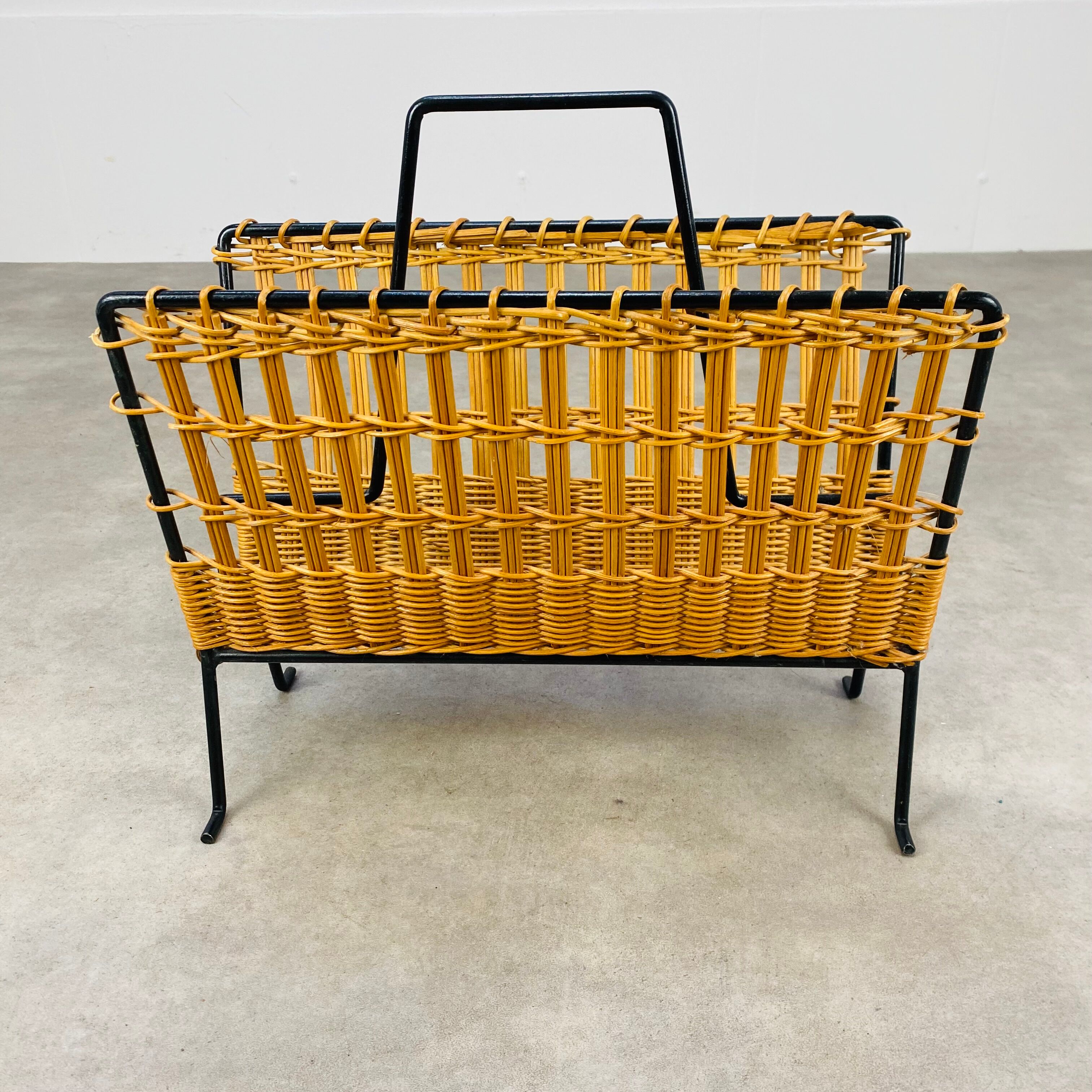 Magazine holder 50s rattan and metal