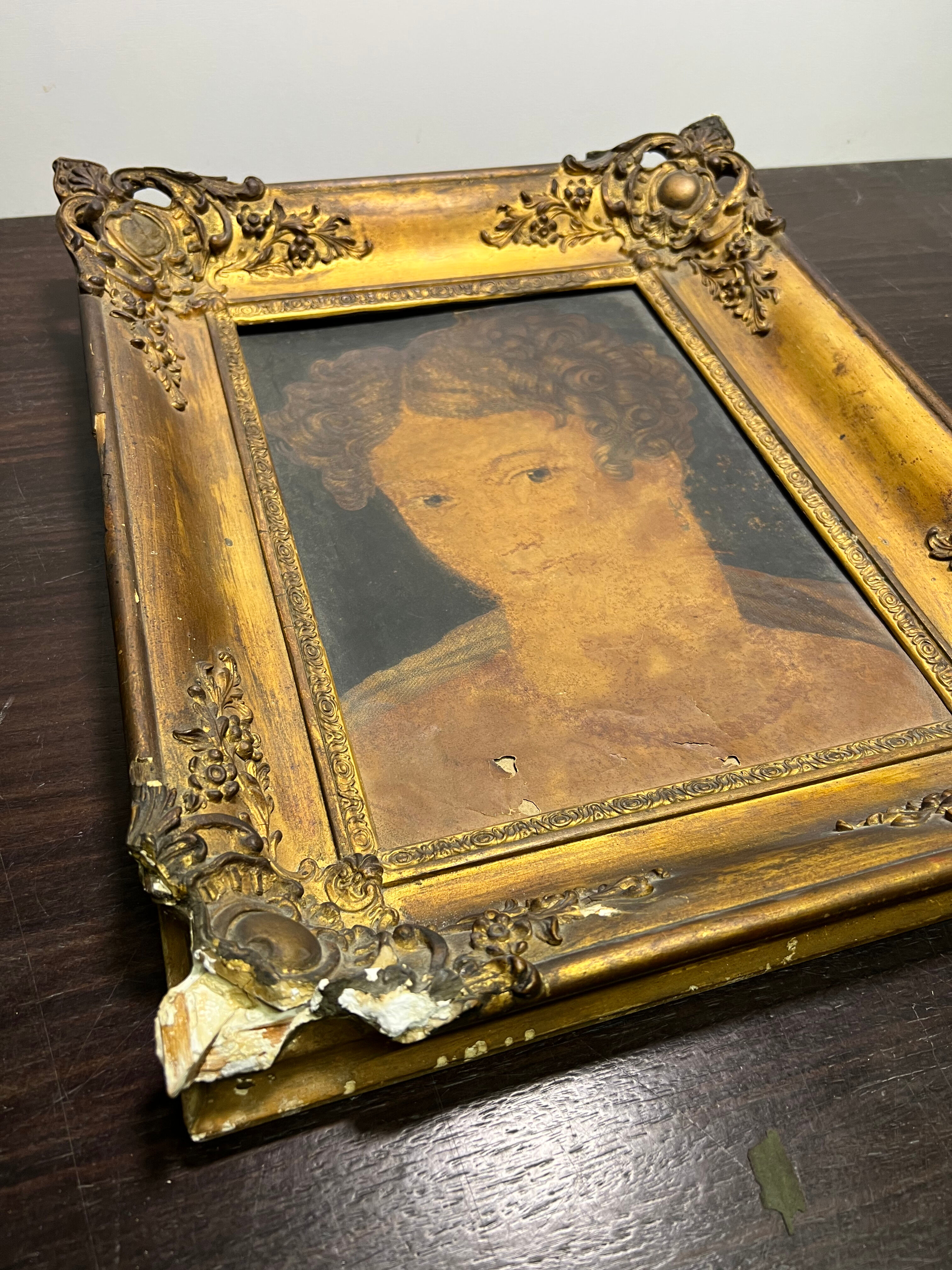 Paintings golden contour on leather