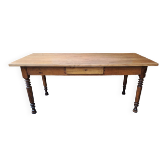 Farm table