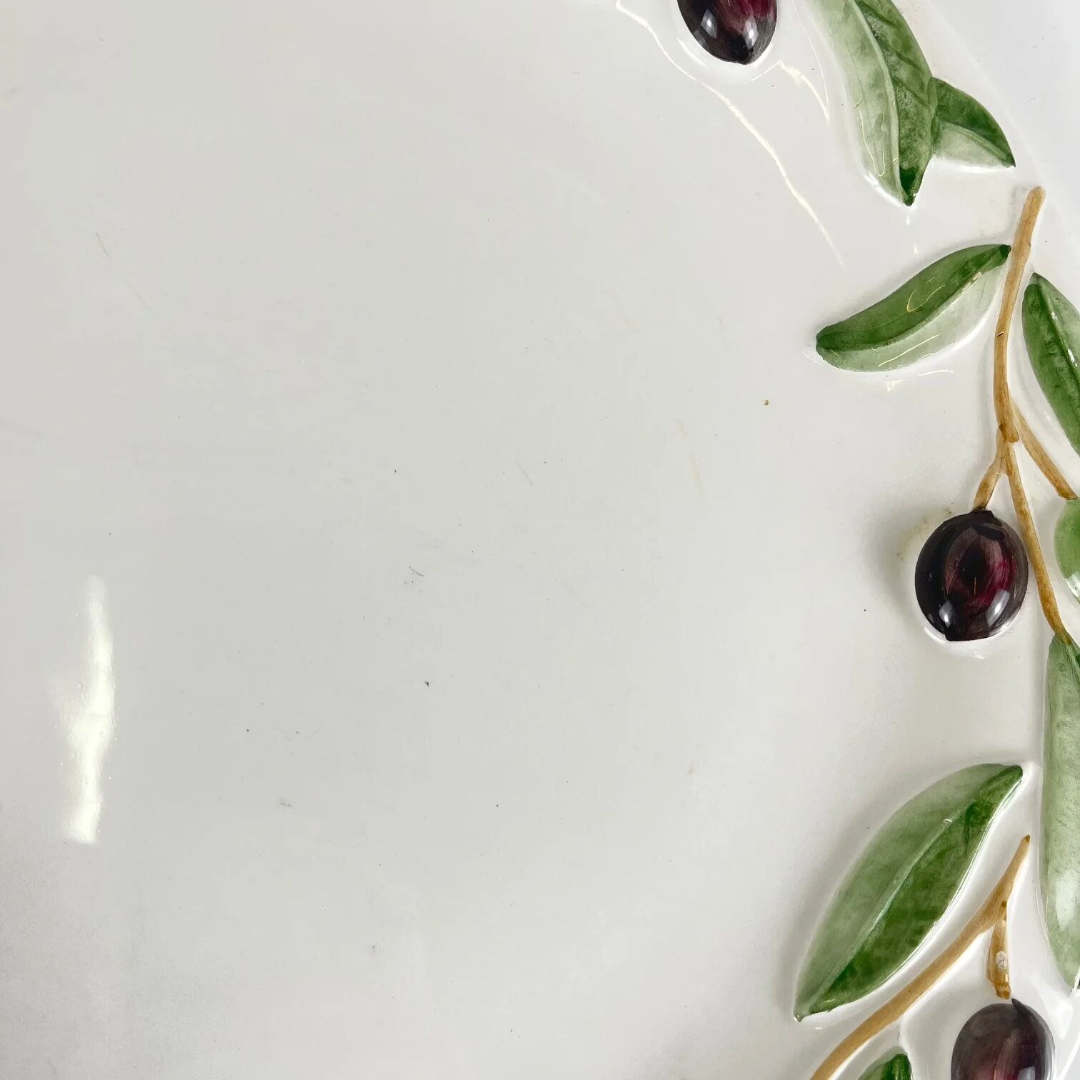 Round earthenware dish "olive", Deruta, Tiriduzzi, Italy