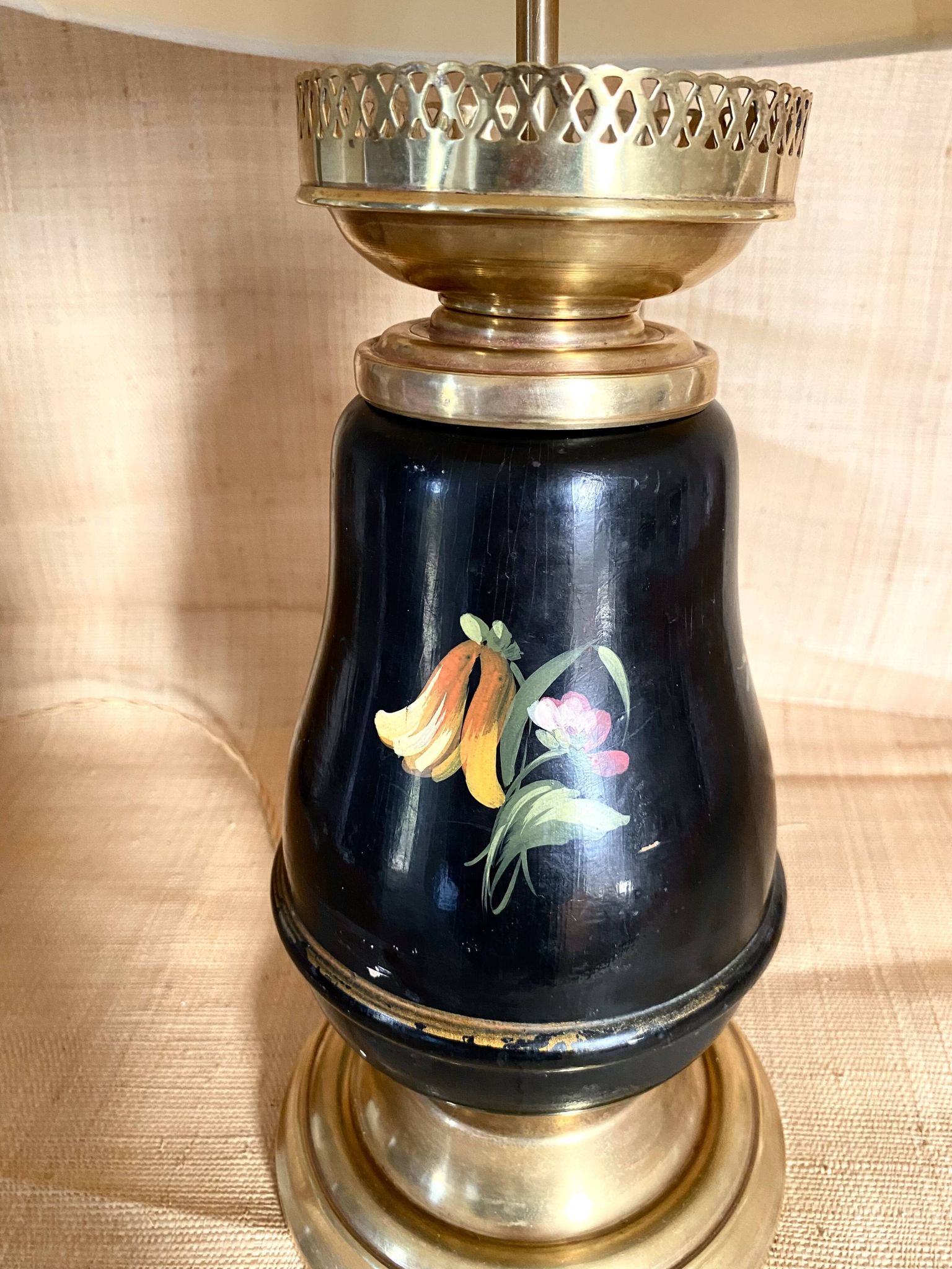 Lamp from the early 1900s, fabric cable, cotton shade.