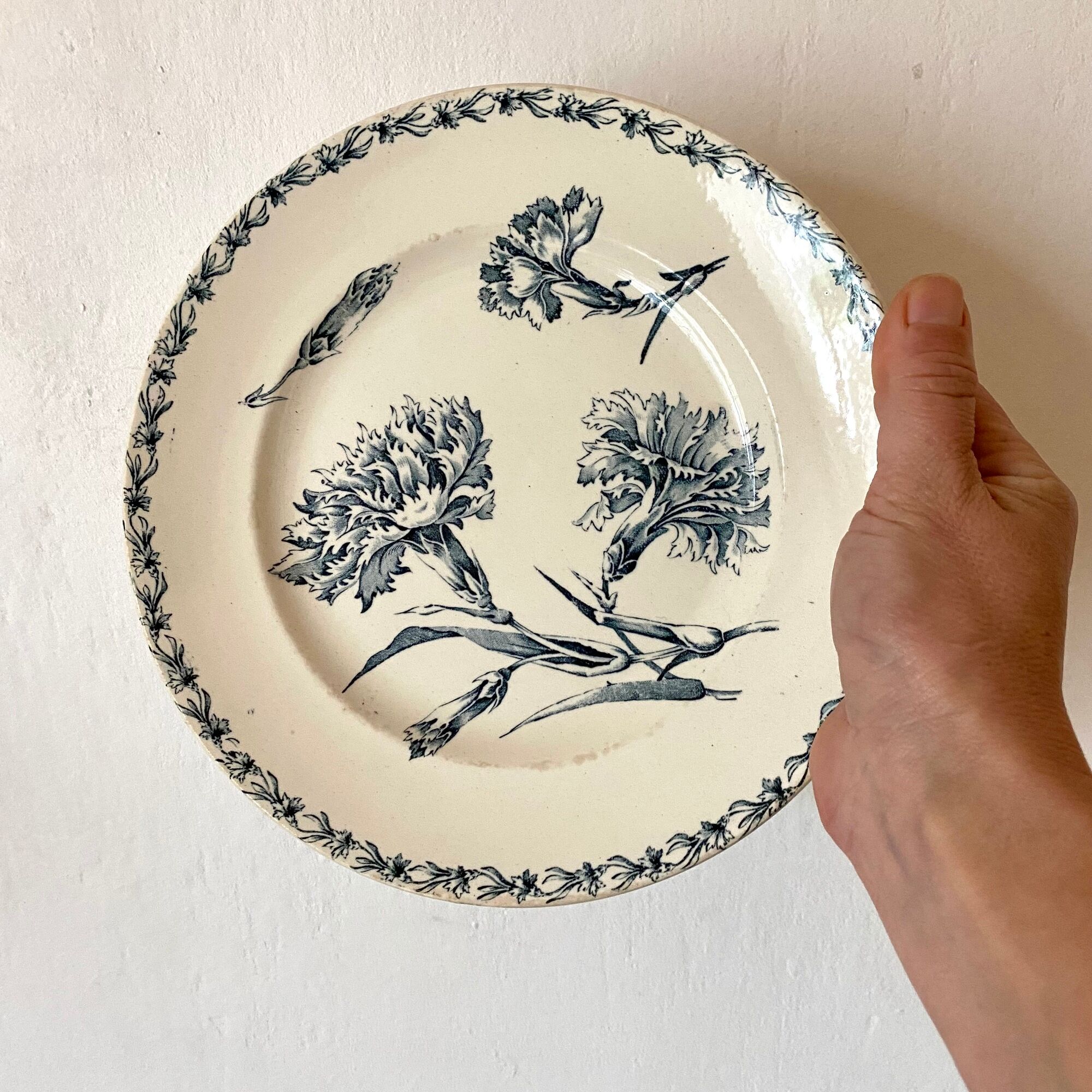 Antique dishes on foot in Luneville carnation porcelain