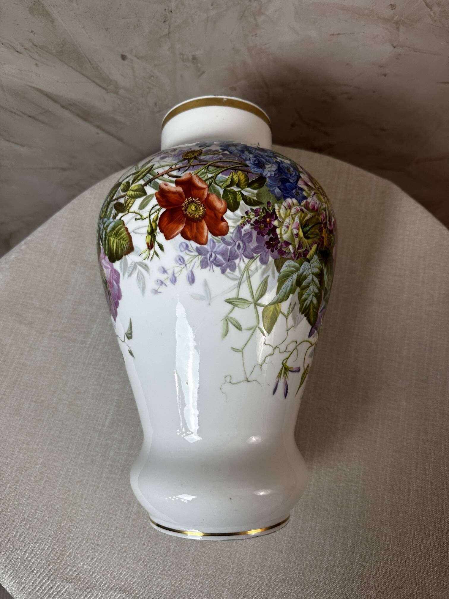 Pair of porcelain vases from Paris