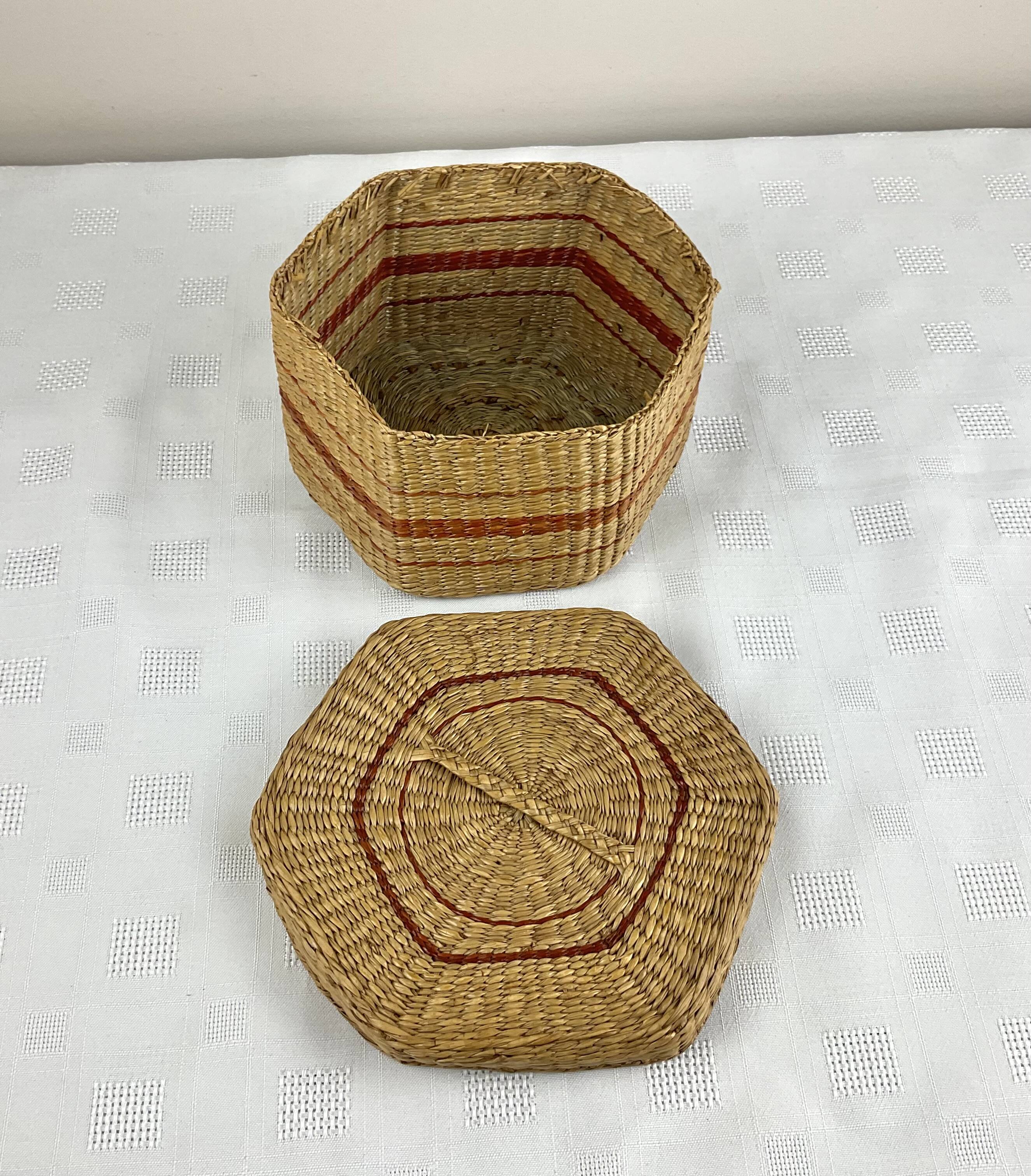 Vintage wicker box/basket