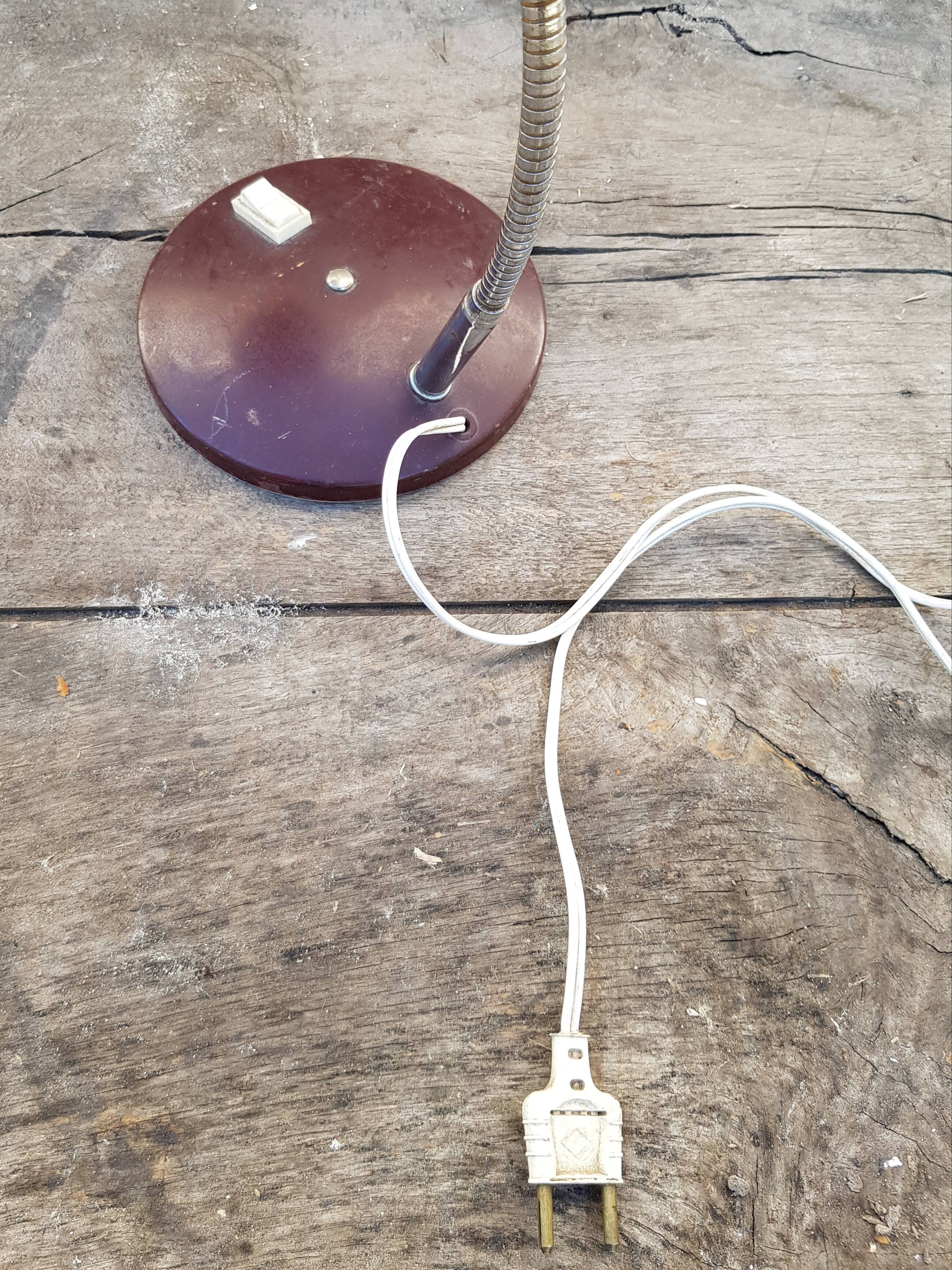 1970 articulated desk lamp